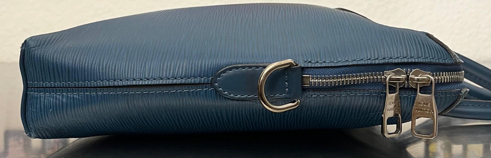 Louis Vuitton Porte Documents Jour Epi
