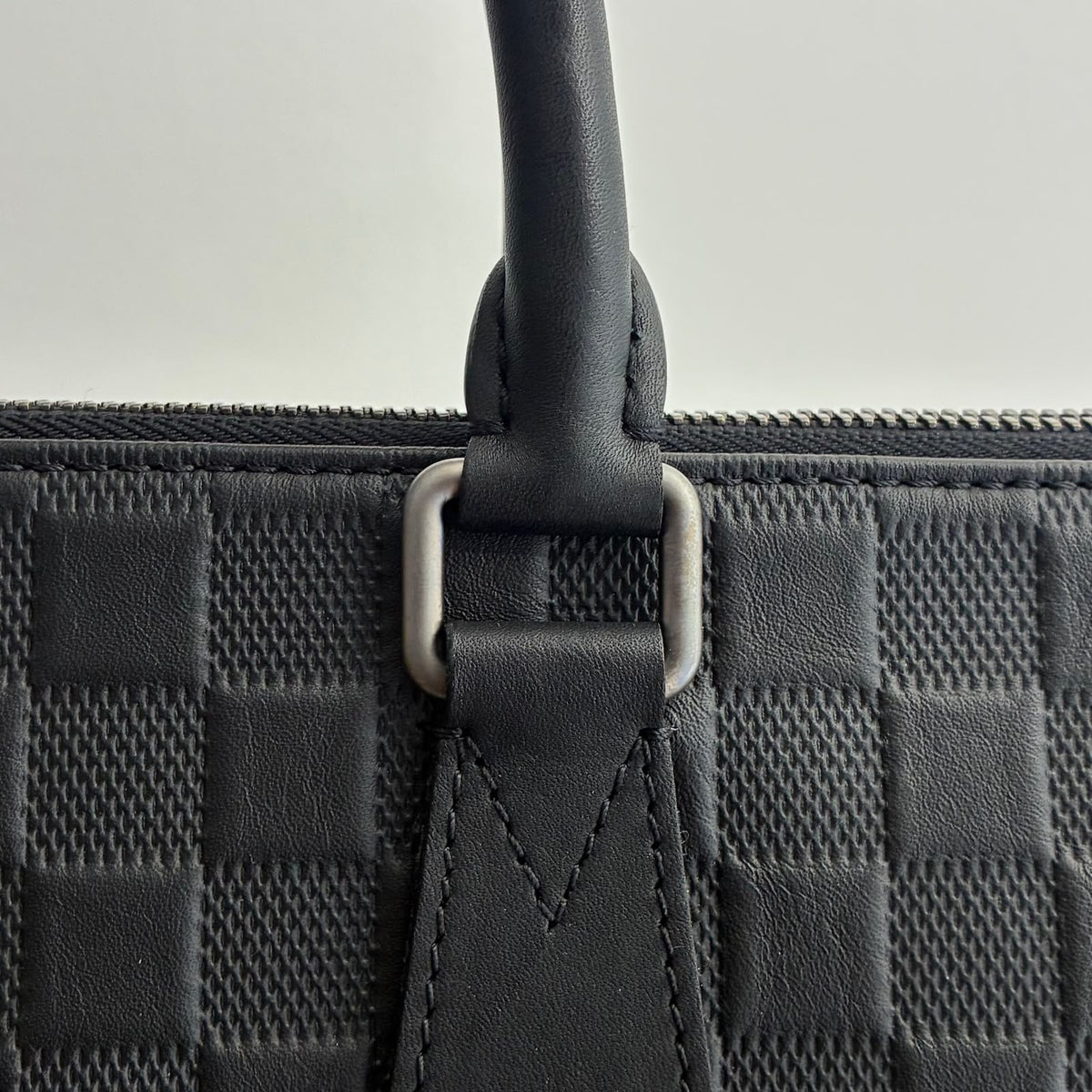 Louis Vuitton Porte Documents Jour Voyage Damier Infini