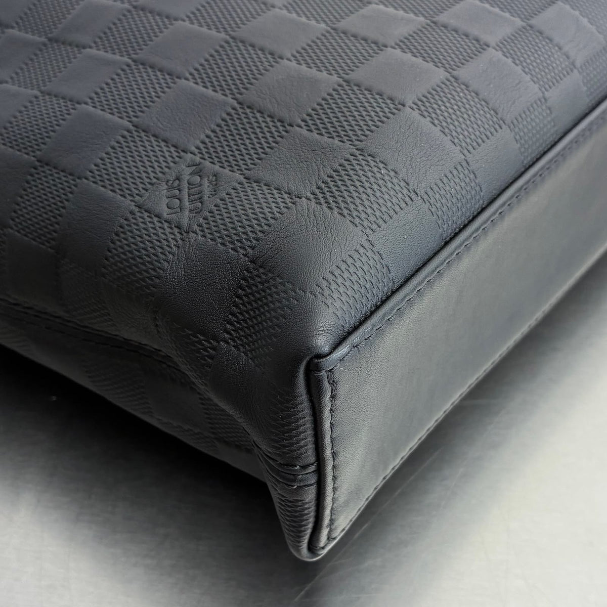Louis Vuitton Porte Documents Jour Voyage Damier Infini