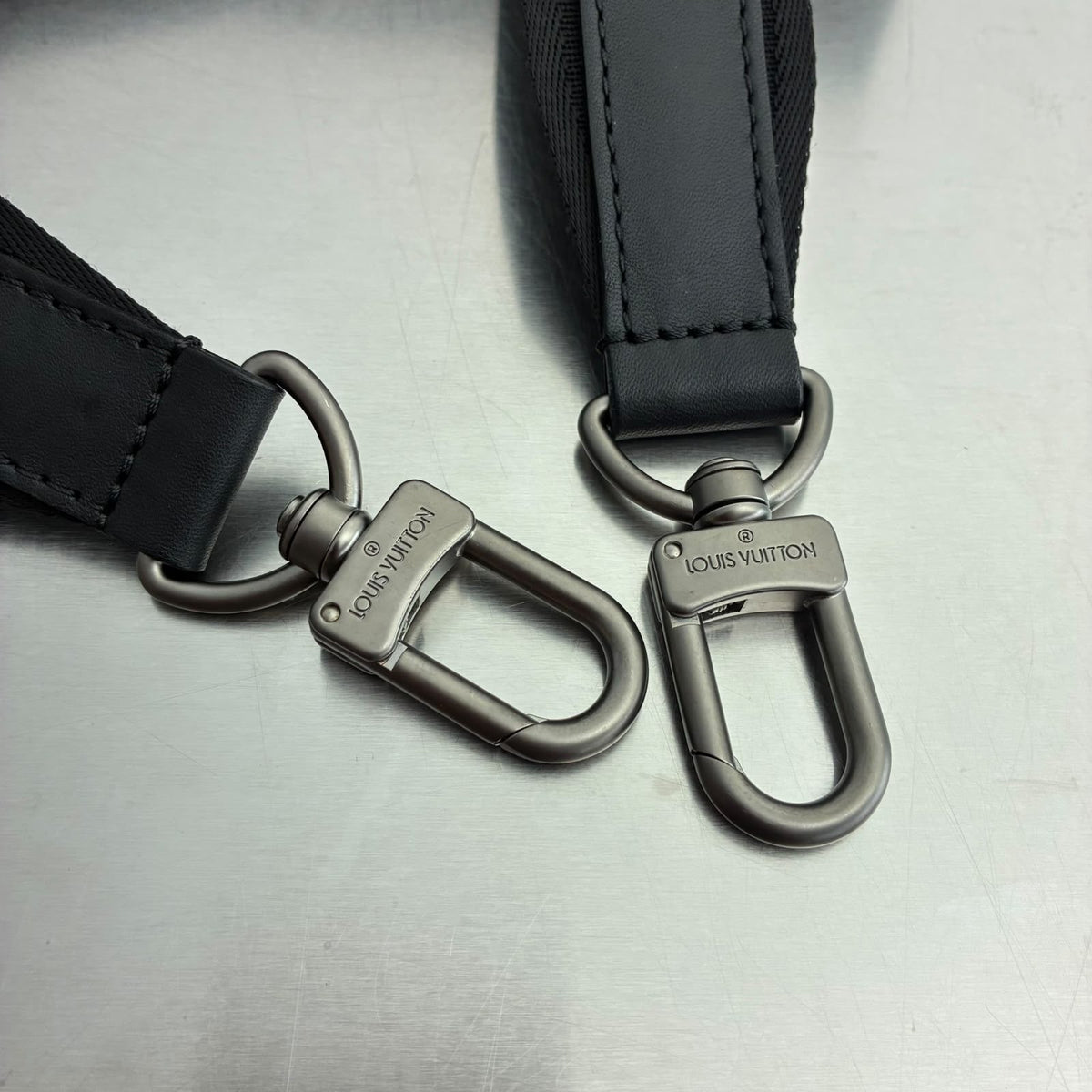 Louis Vuitton Porte Documents Jour Voyage Damier Infini