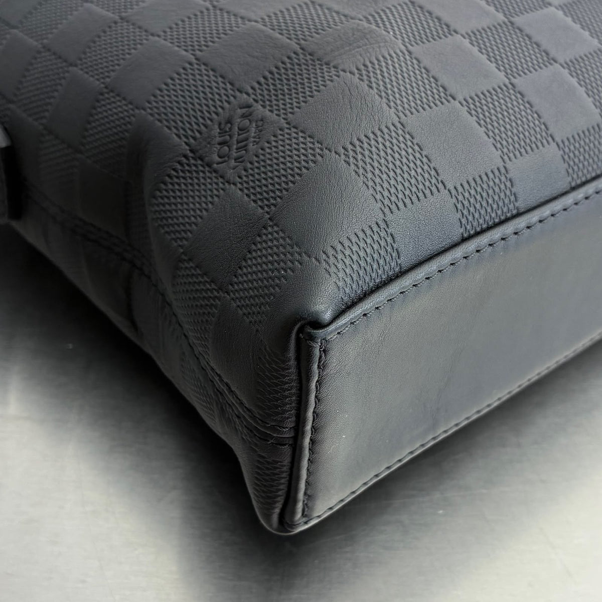 Louis Vuitton Porte Documents Jour Voyage Damier Infini