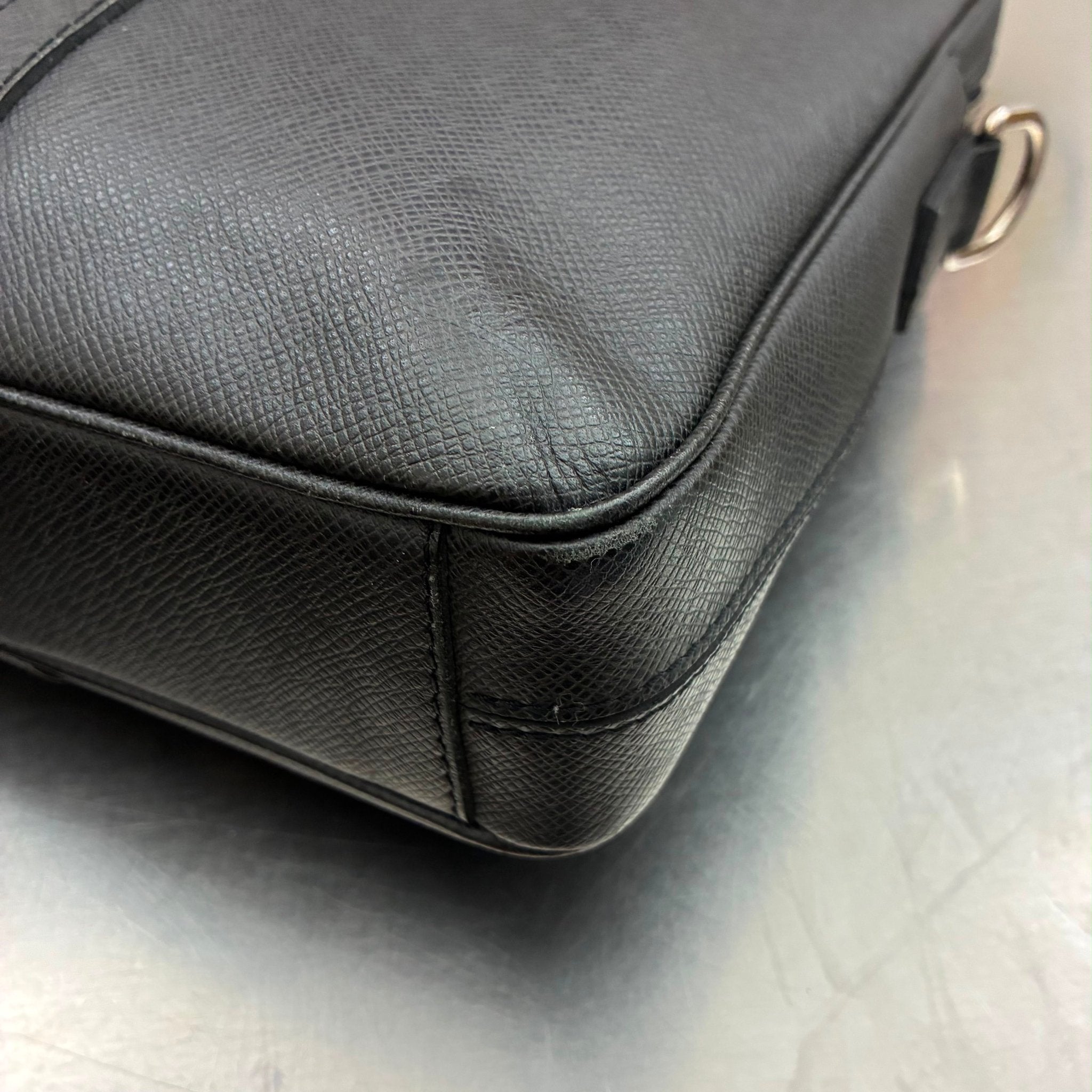 Louis Vuitton Porte Documents Taiga