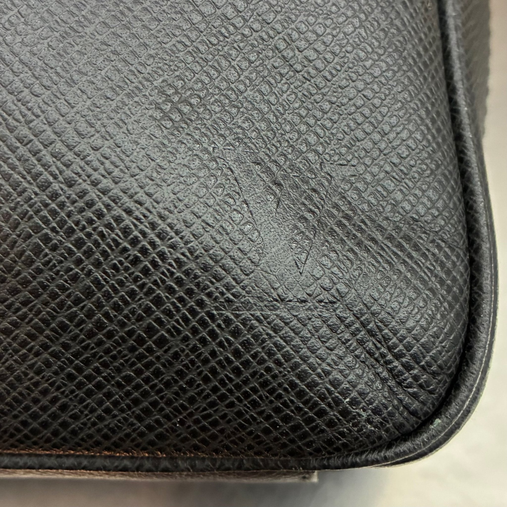 Louis Vuitton Porte Documents Taiga