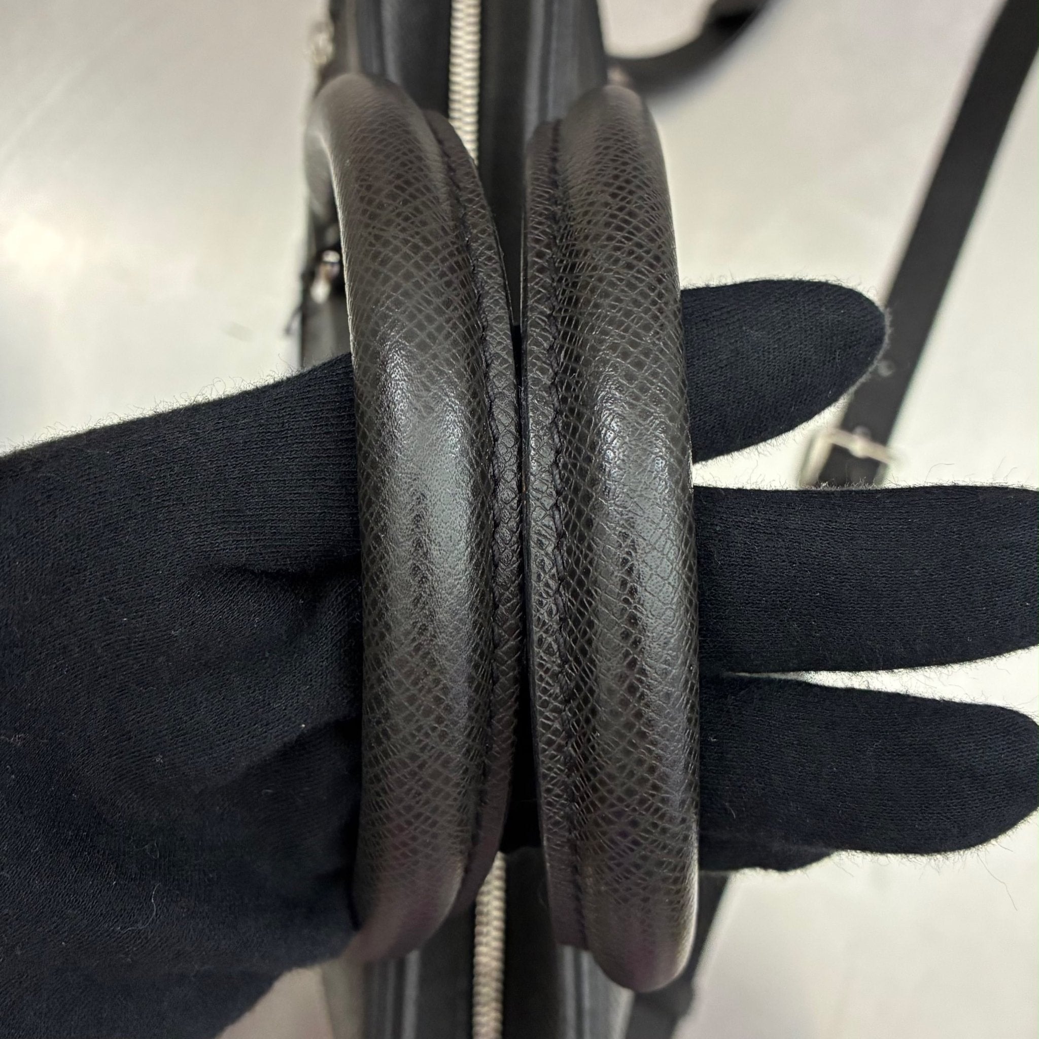 Louis Vuitton Porte Documents Taiga