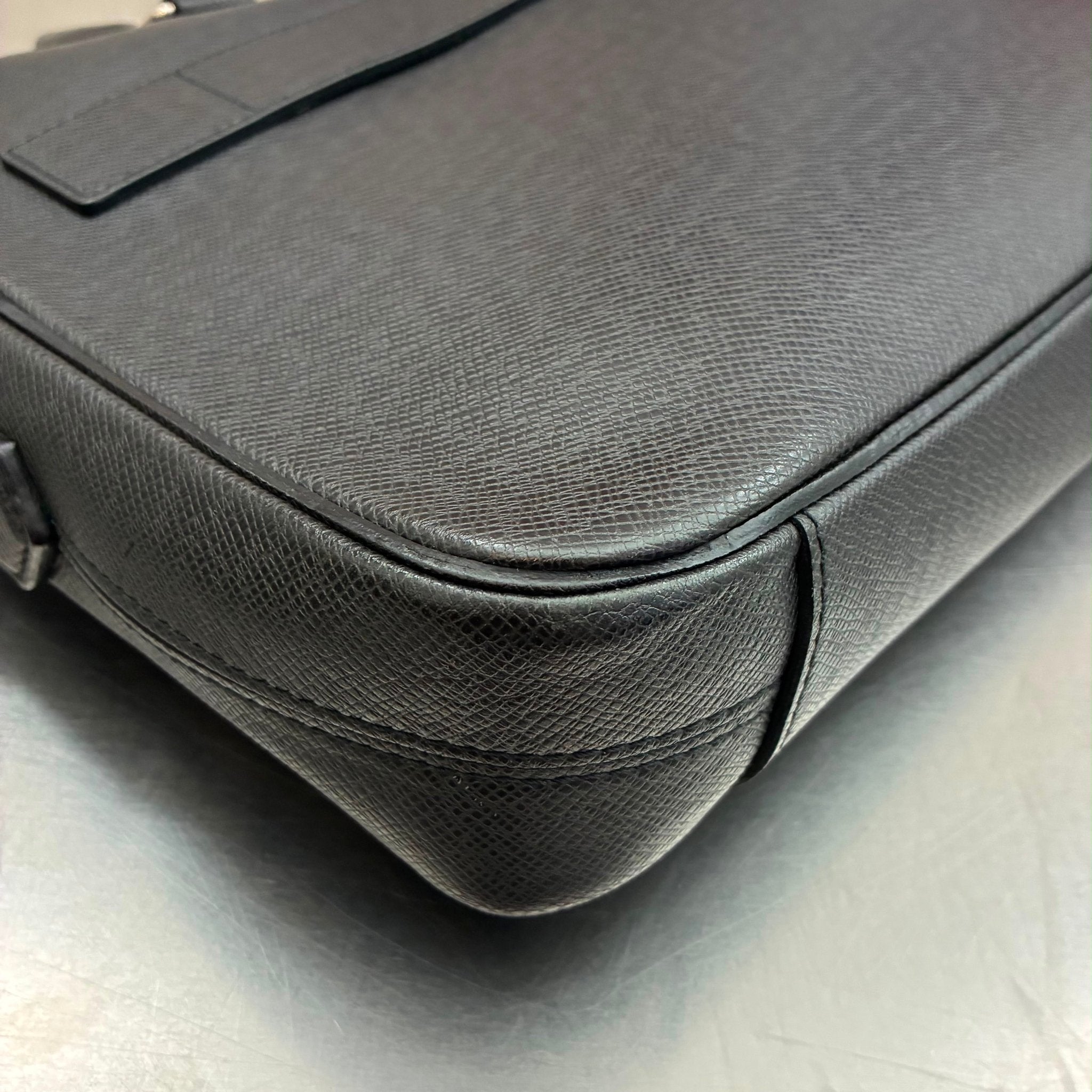 Louis Vuitton Porte Documents Taiga