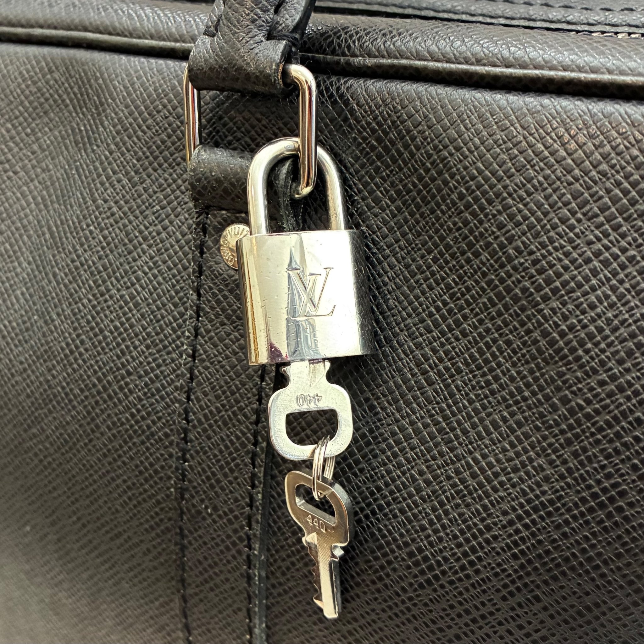 Louis Vuitton Porte Documents Taiga