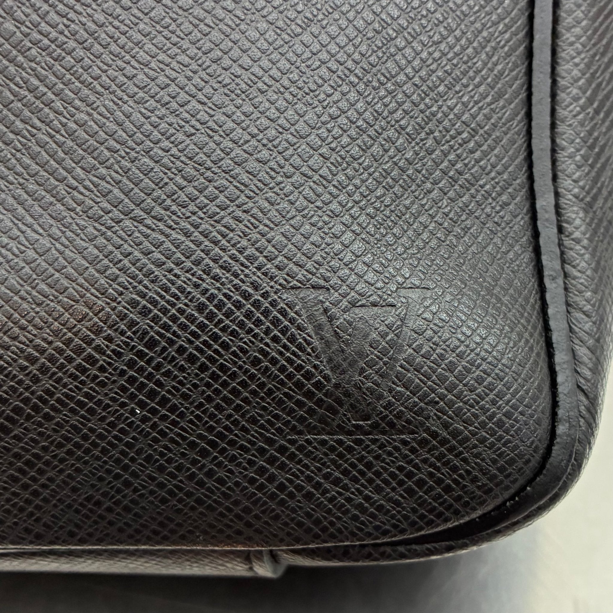 Louis Vuitton Porte Documents Taiga