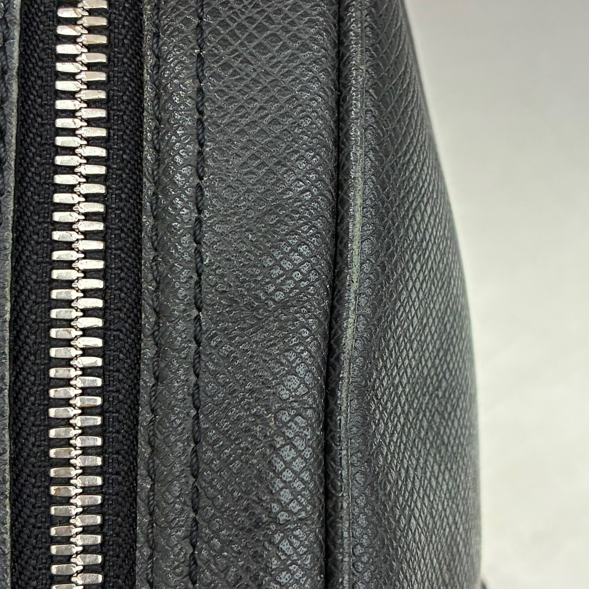 Louis Vuitton Porte Documents Taiga