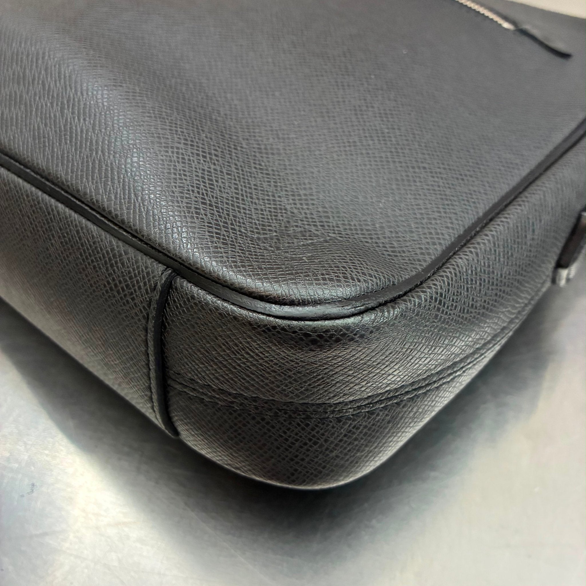 Louis Vuitton Porte Documents Taiga