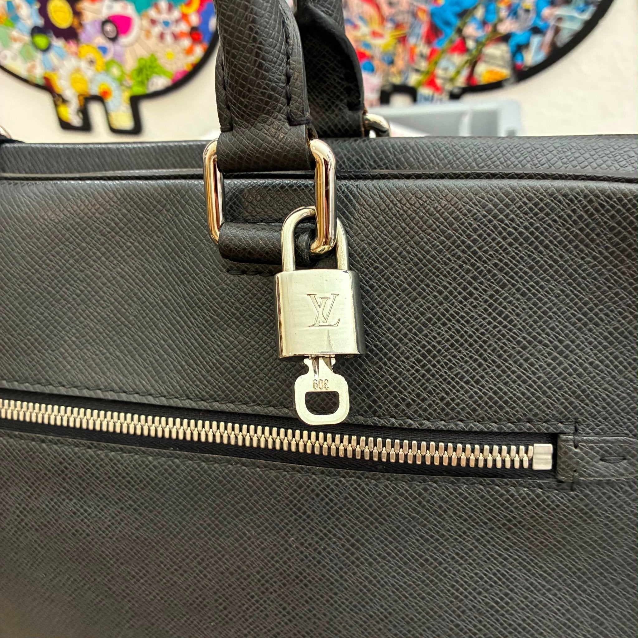 Louis Vuitton Porte Documents Taiga
