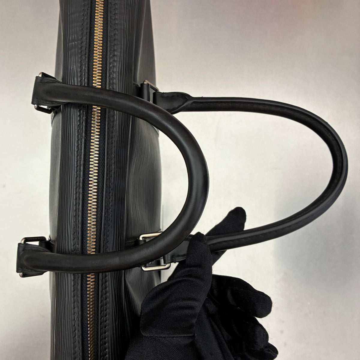 Louis Vuitton Porte Documents Voyage Epi