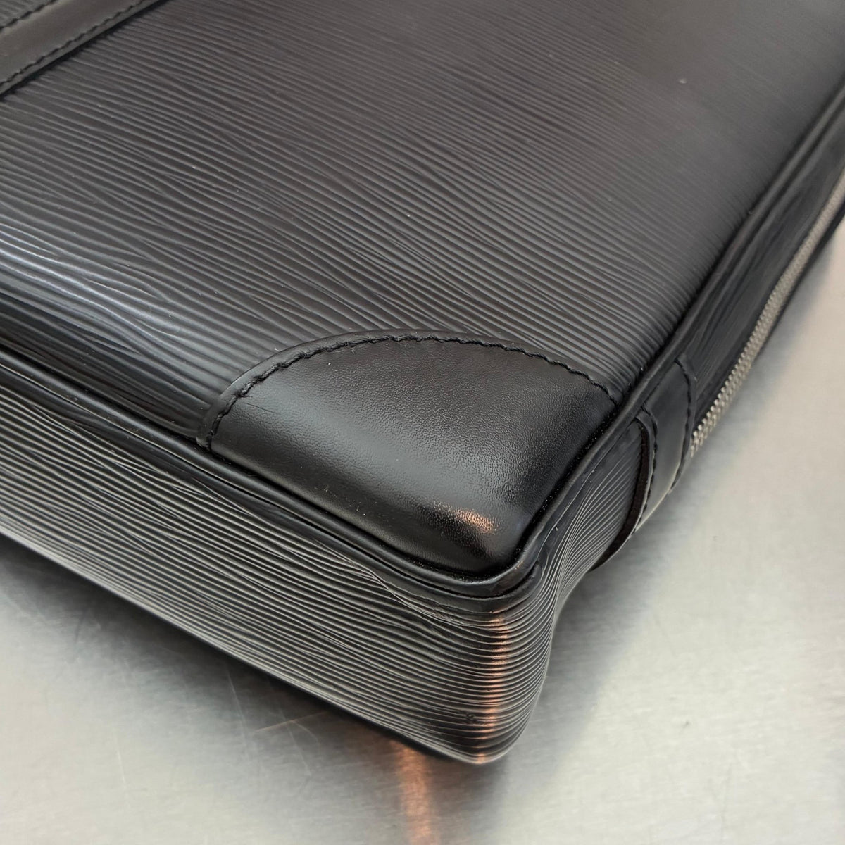 Louis Vuitton Porte Documents Voyage Epi