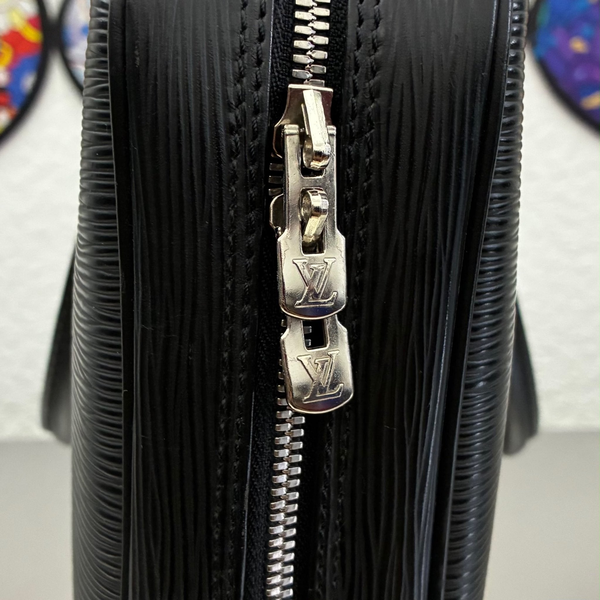 Louis Vuitton Porte Documents Voyage Epi