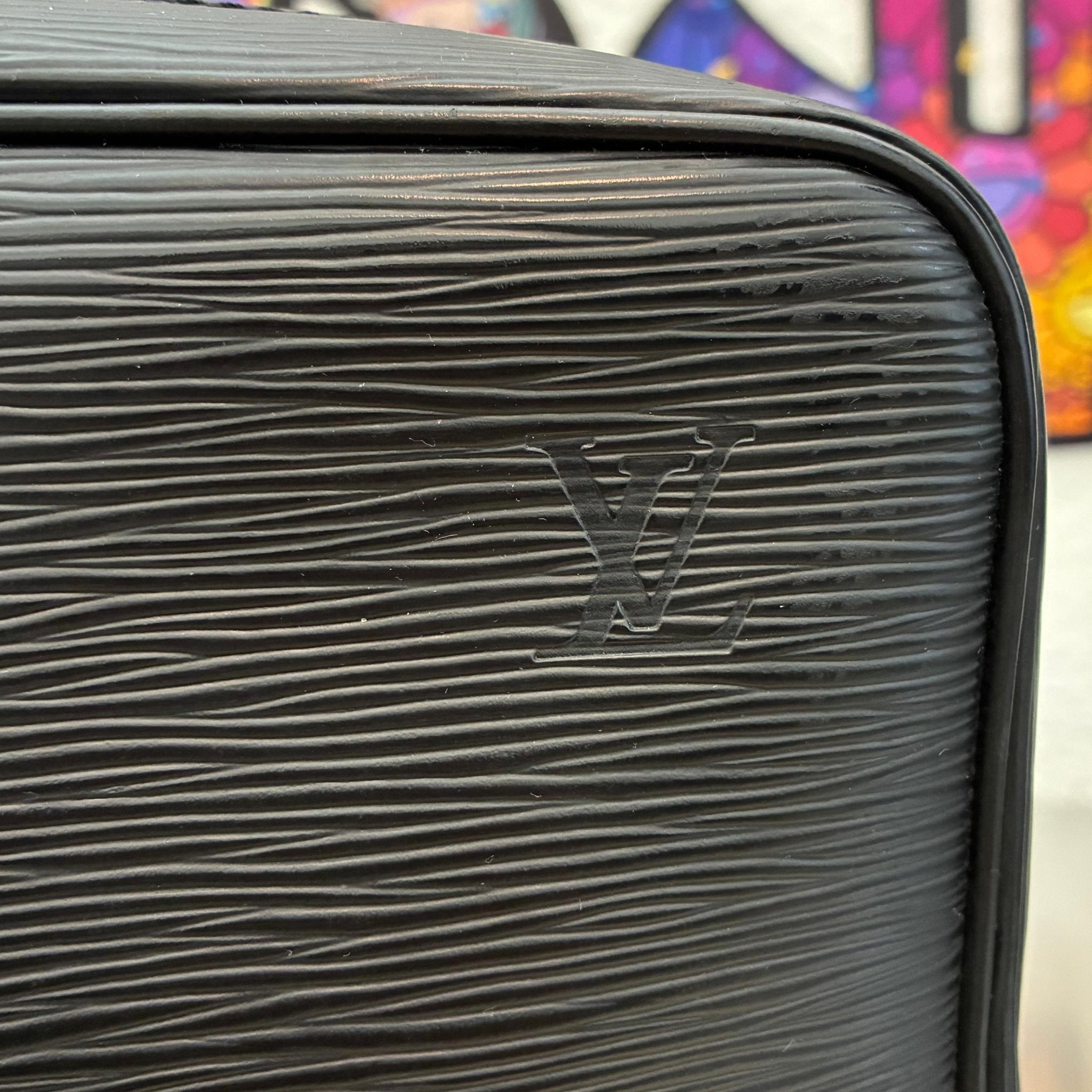 Louis Vuitton Porte Documents Voyage Epi