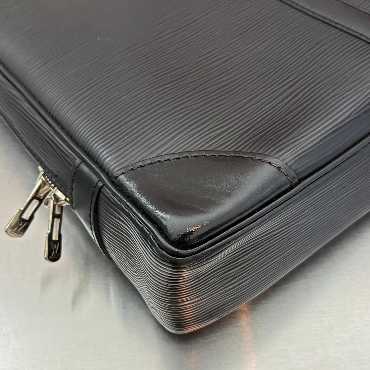 Louis Vuitton Porte Documents Voyage Epi