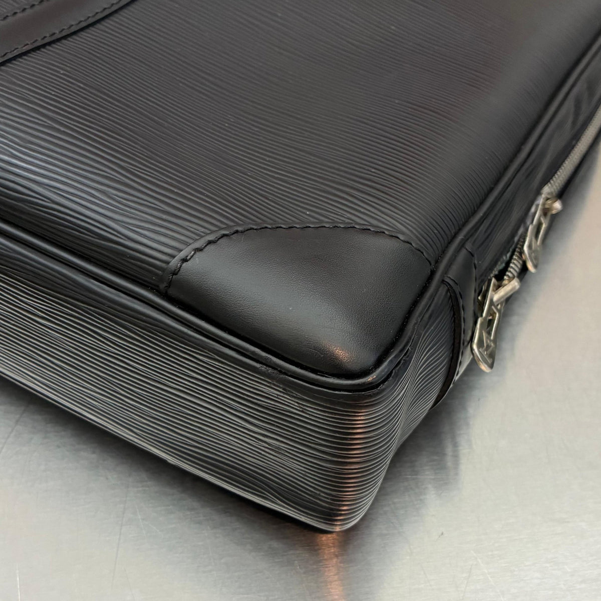 Louis Vuitton Porte Documents Voyage Epi