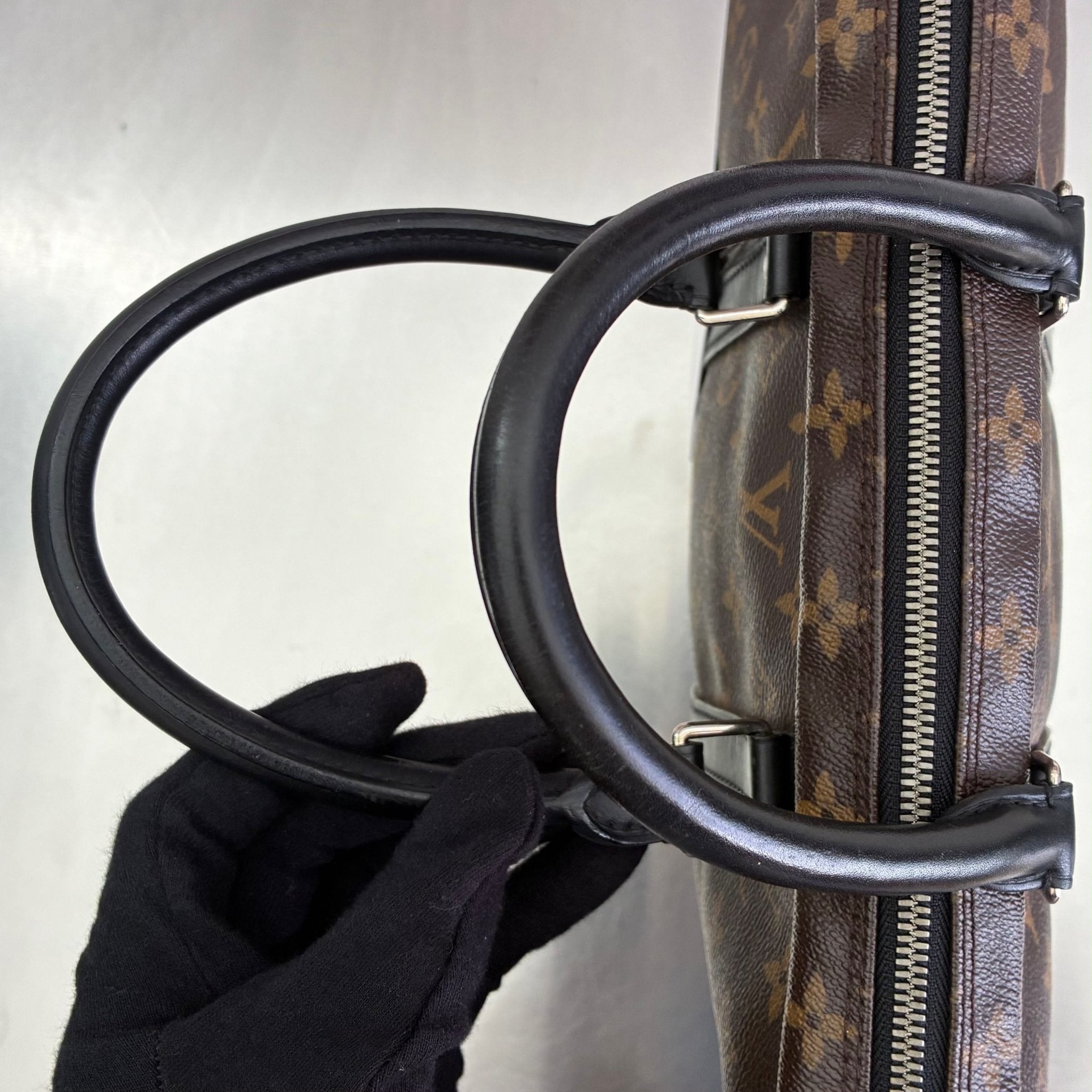 Louis Vuitton Porte Documents Voyage Macassar