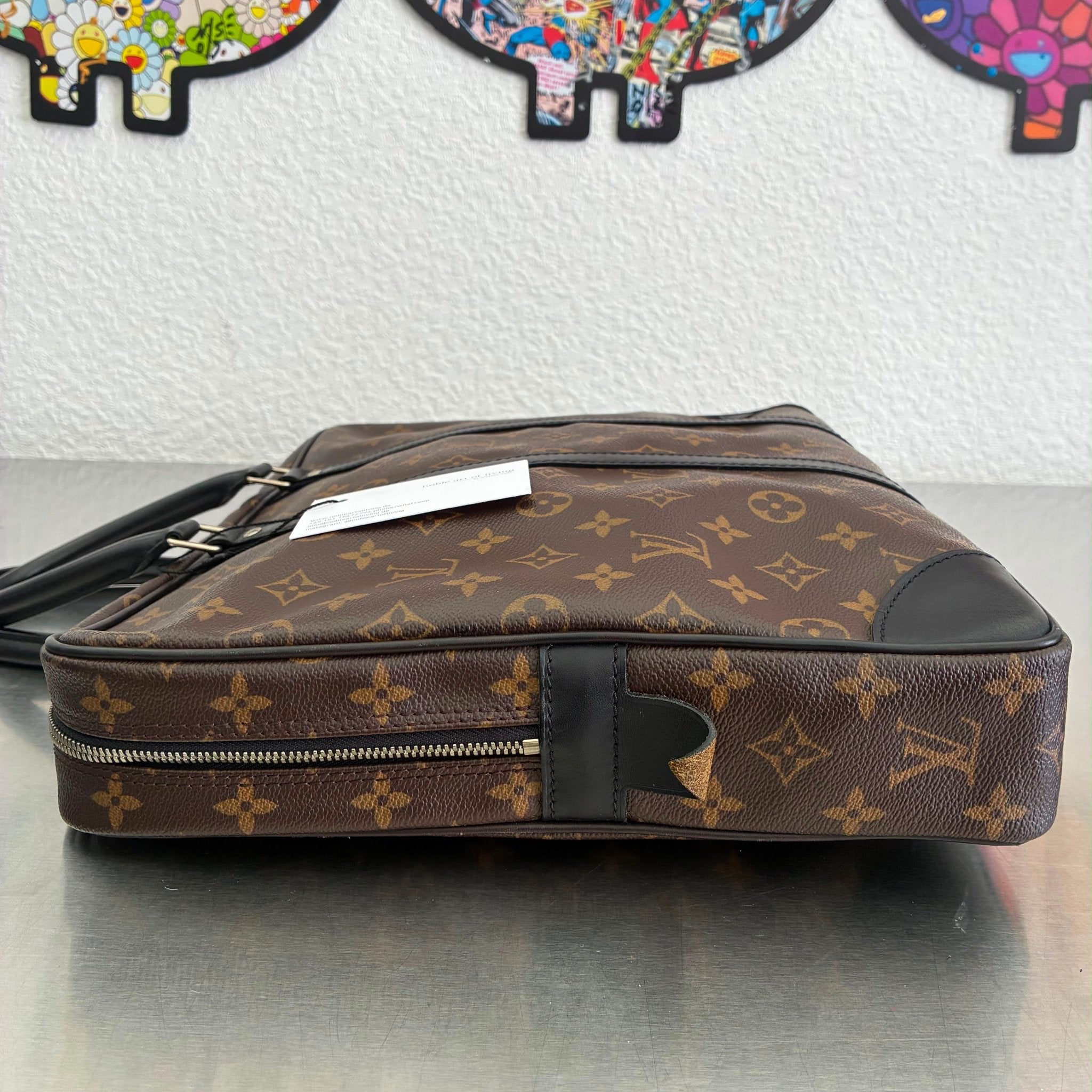Louis Vuitton Porte Documents Voyage Macassar