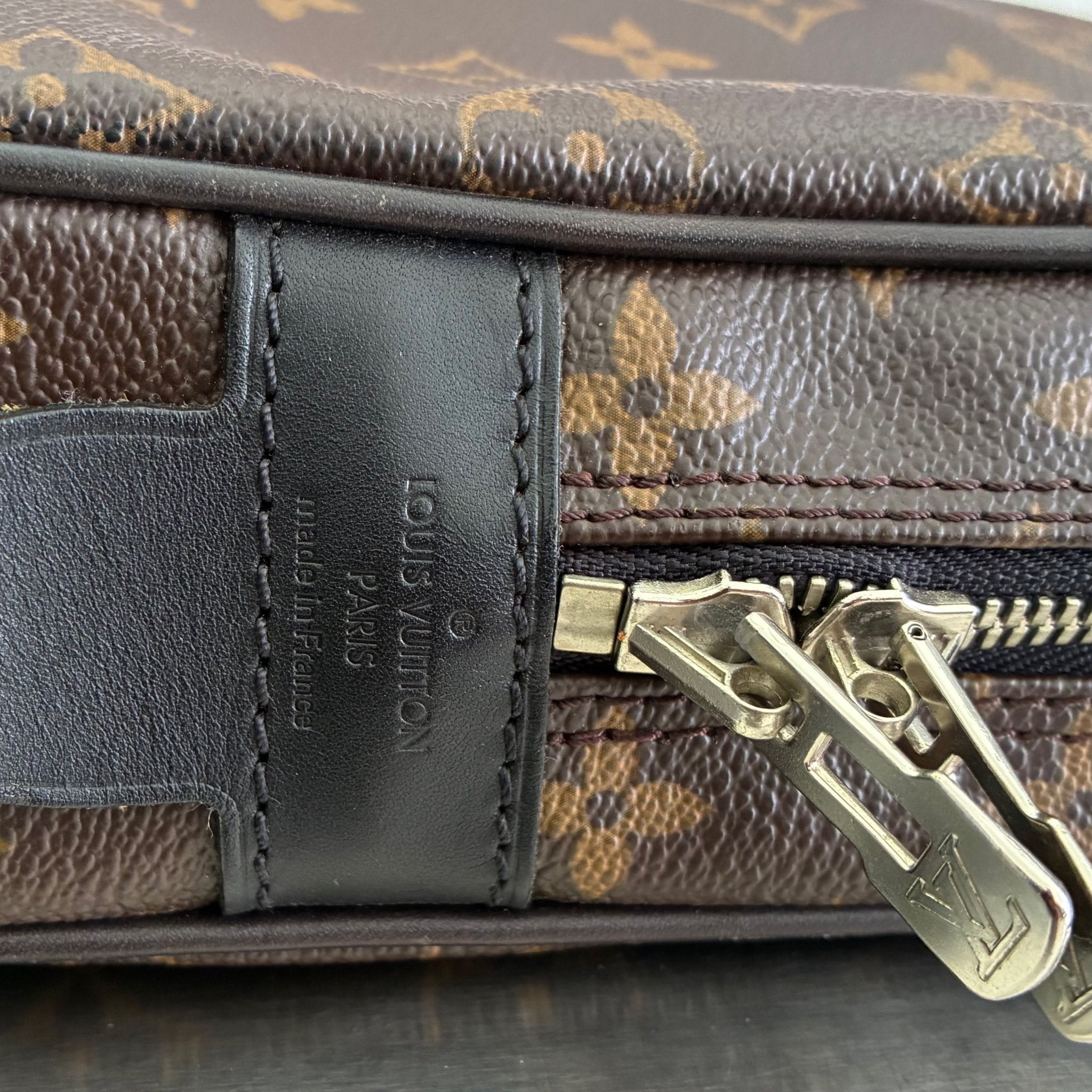 Louis Vuitton Porte Documents Voyage Macassar