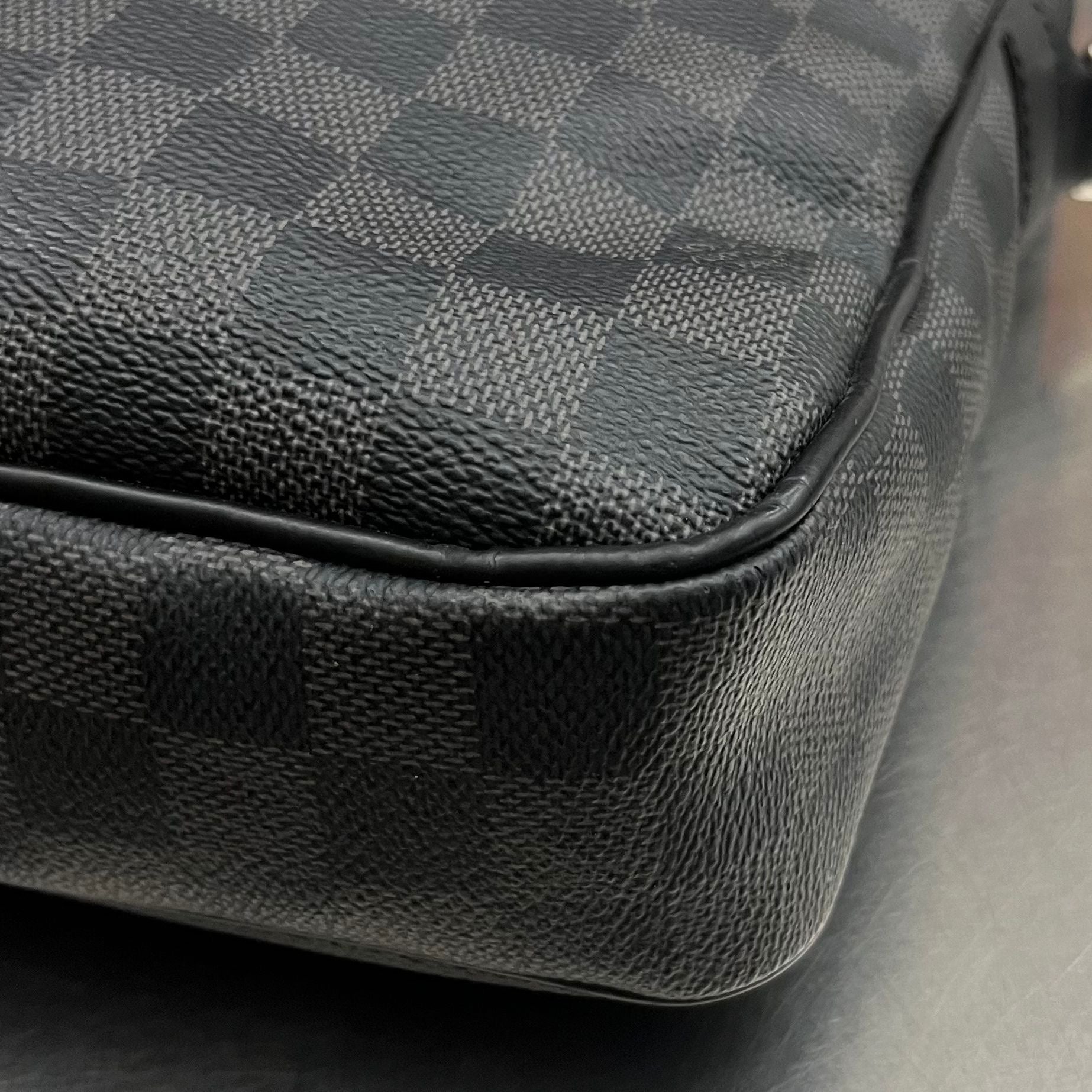 Louis Vuitton Porte Documents Voyage PM