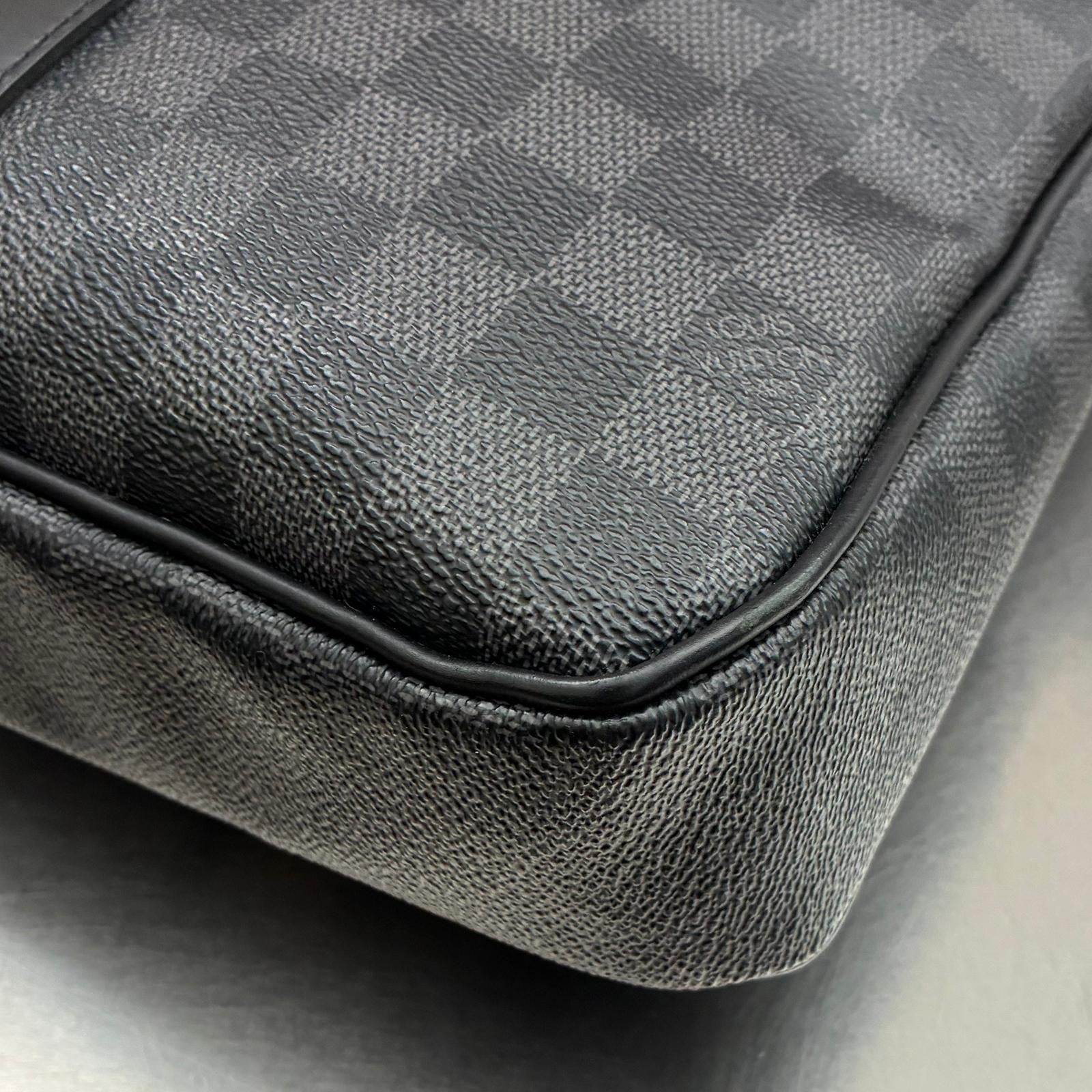 Louis Vuitton Porte Documents Voyage PM Damier