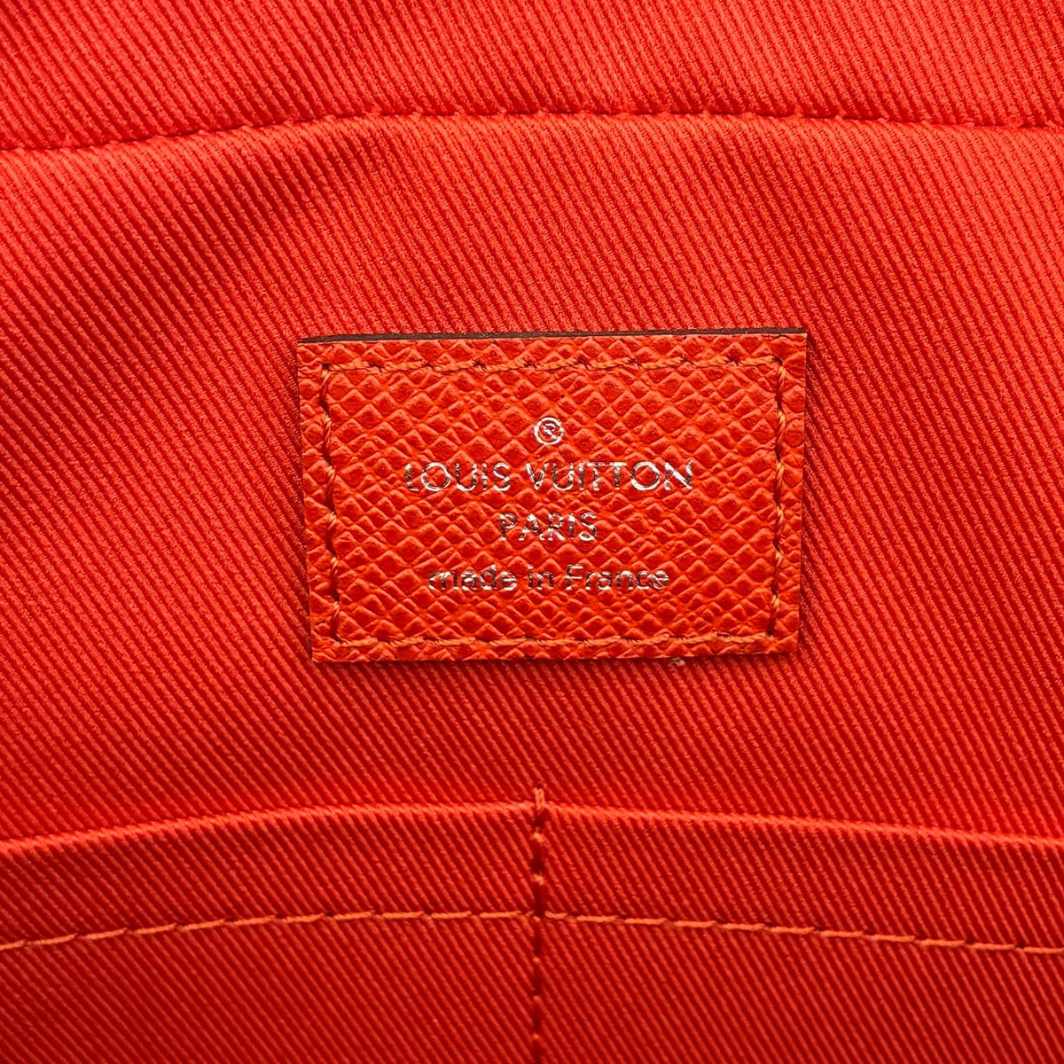 Louis Vuitton Porte Documents Voyage Taiga