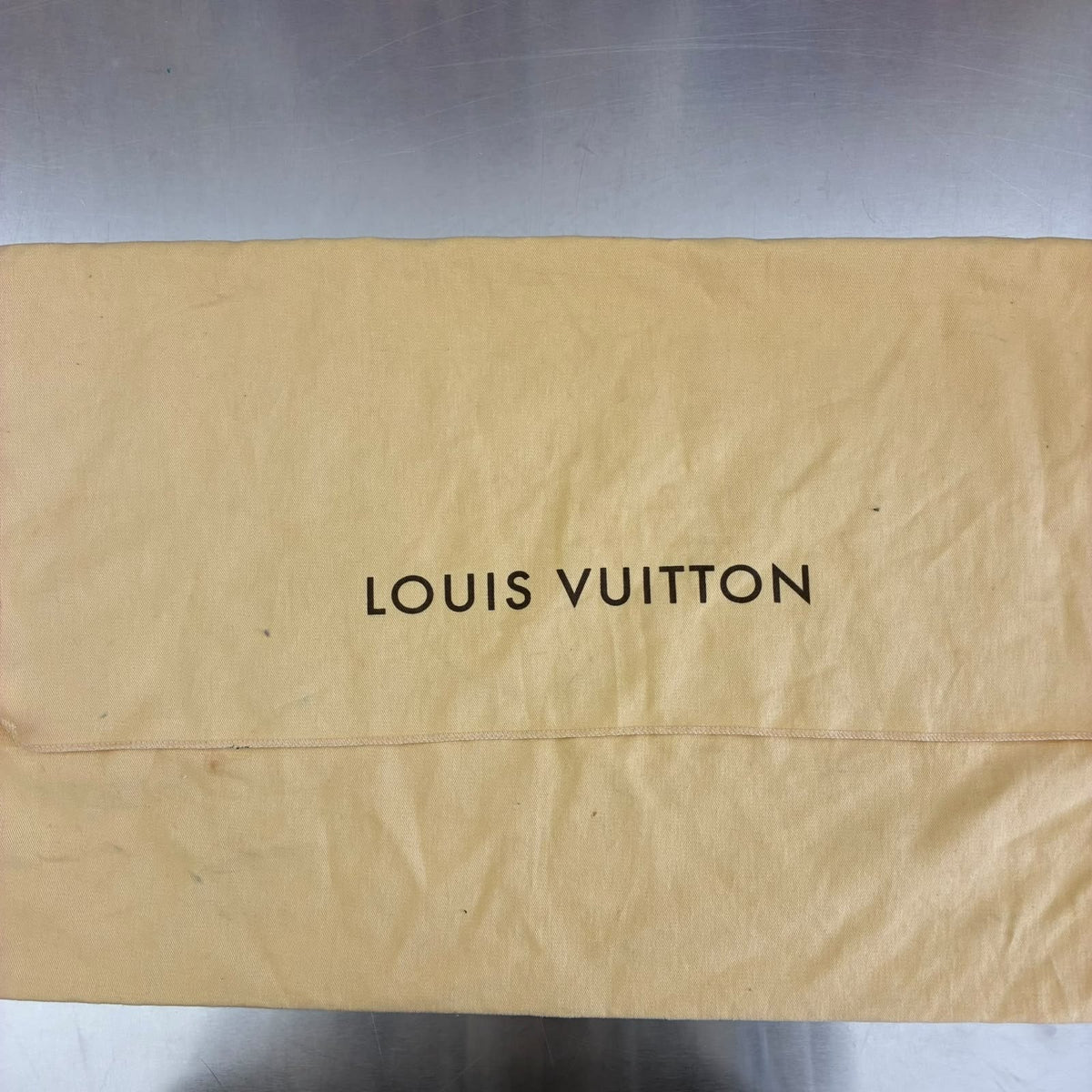 Louis Vuitton Porte Documents Voyage Taiga