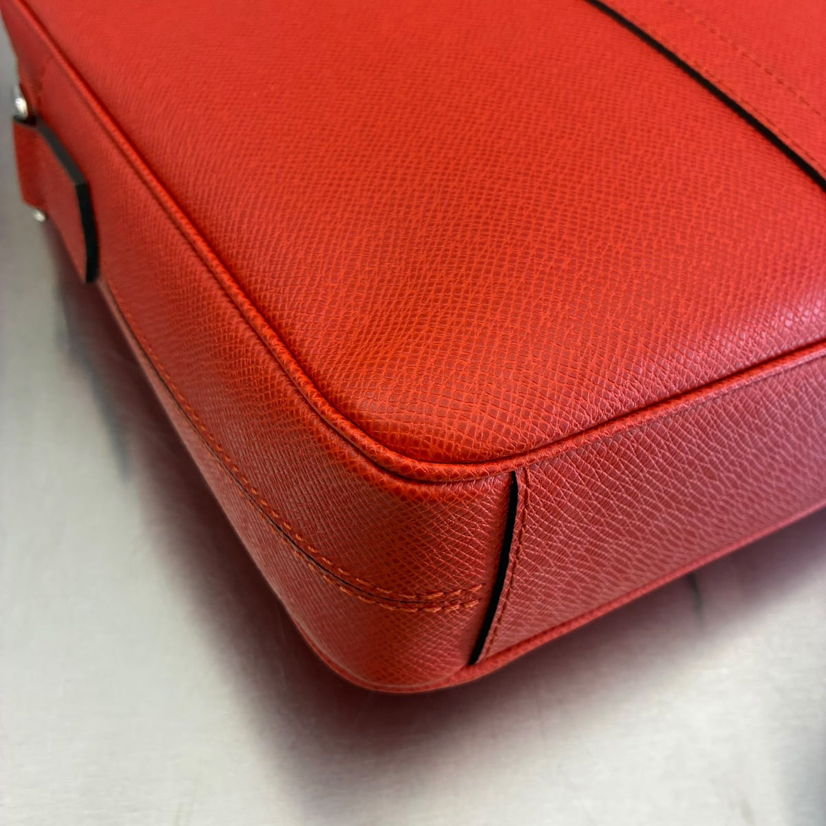 Louis Vuitton Porte Documents Voyage Taiga