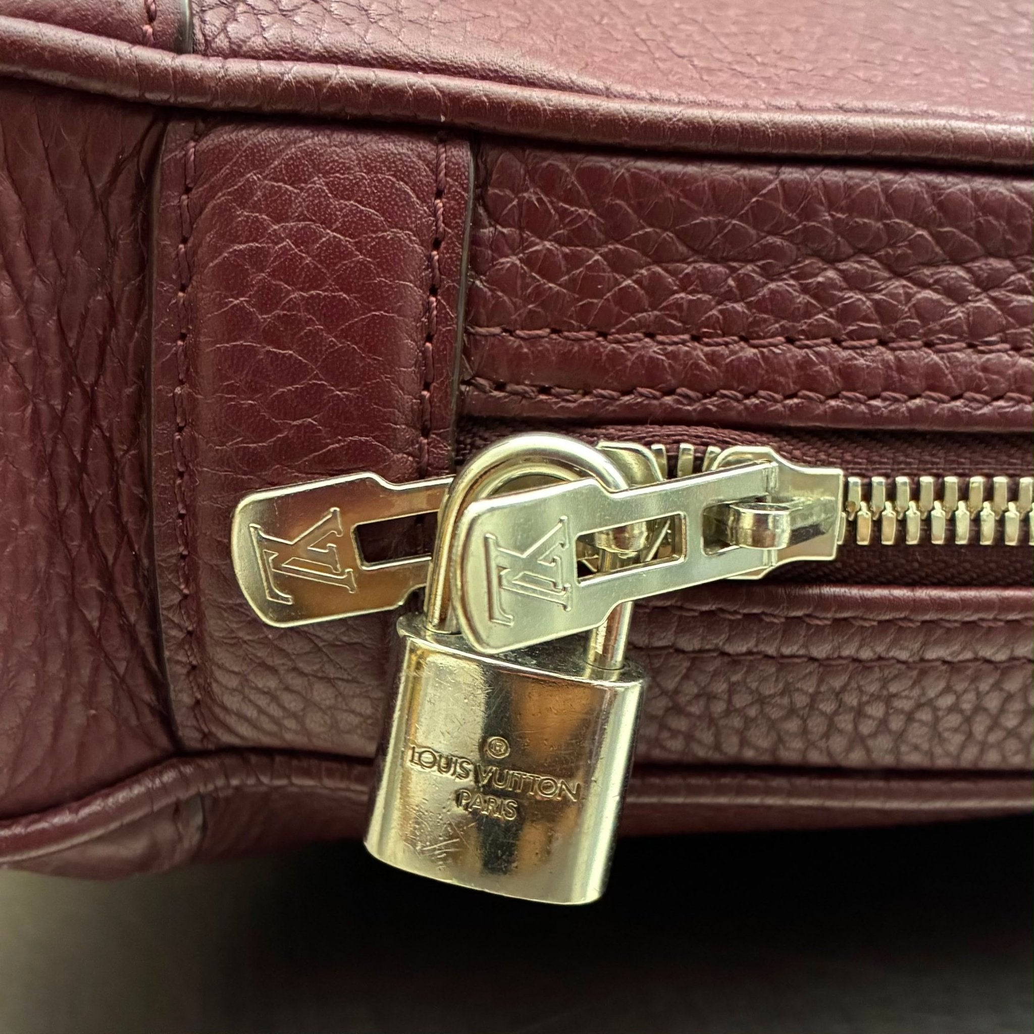 Louis Vuitton Porte Documents Voyage Taurillon Leder