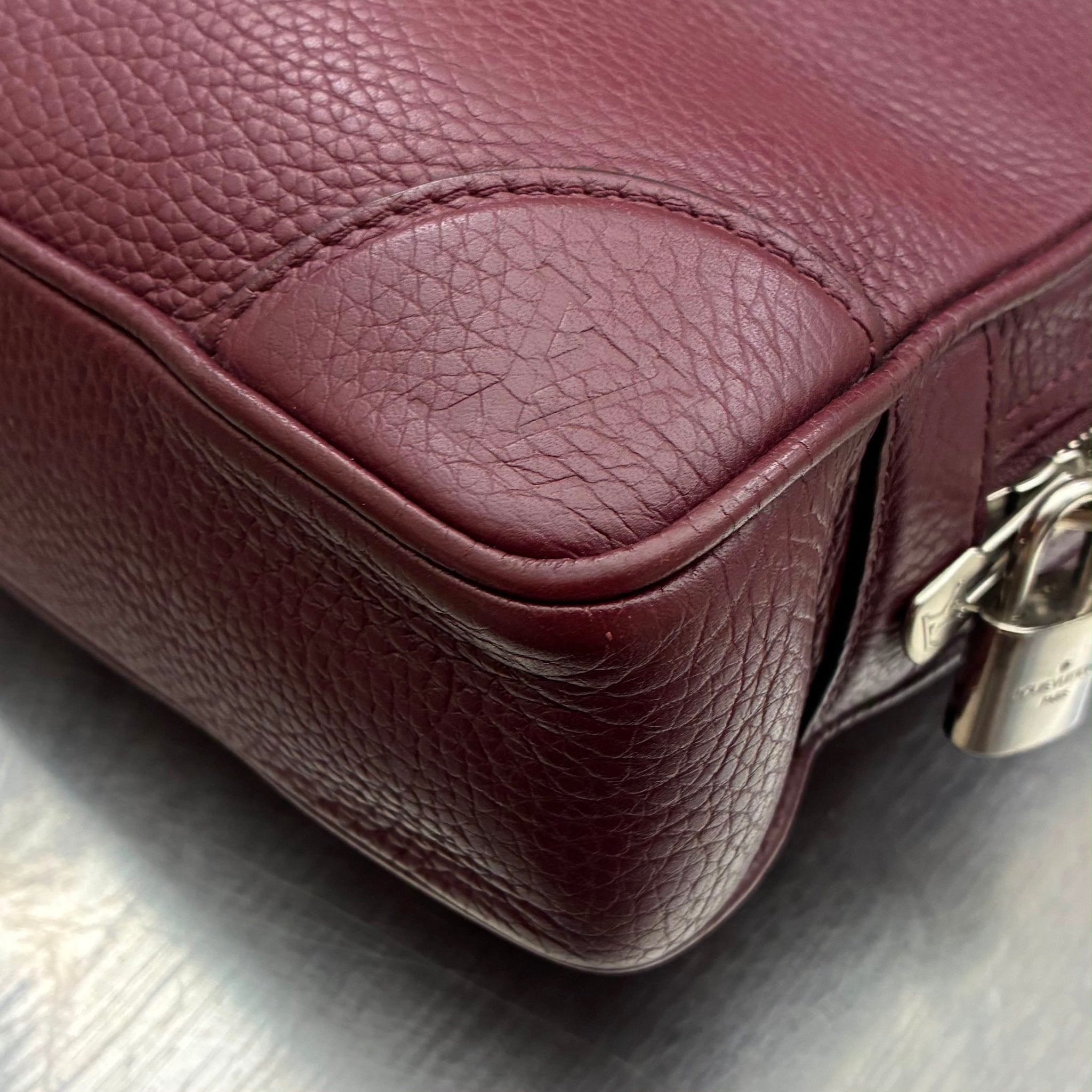 Louis Vuitton Porte Documents Voyage Taurillon Leder