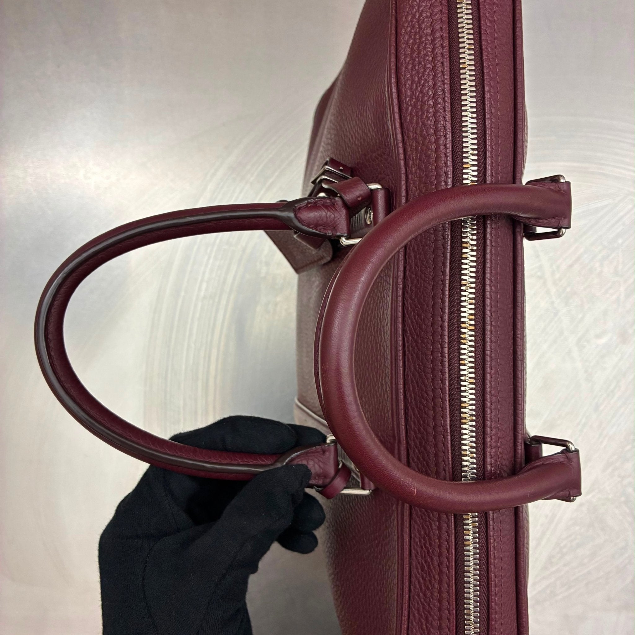 Louis Vuitton Porte Documents Voyage Taurillon Leder
