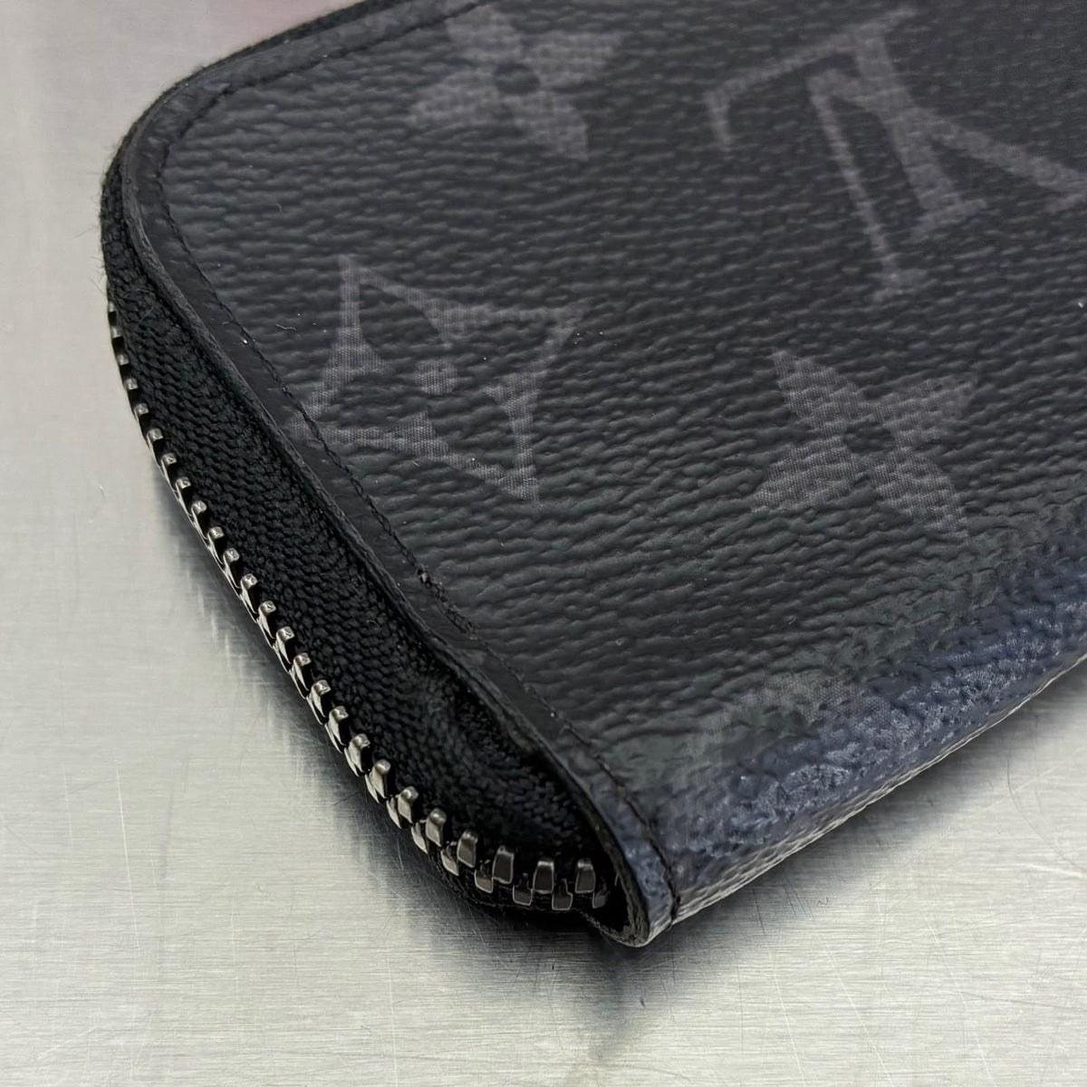 Louis Vuitton Porte Monnaie Jour Monogram Eclipse