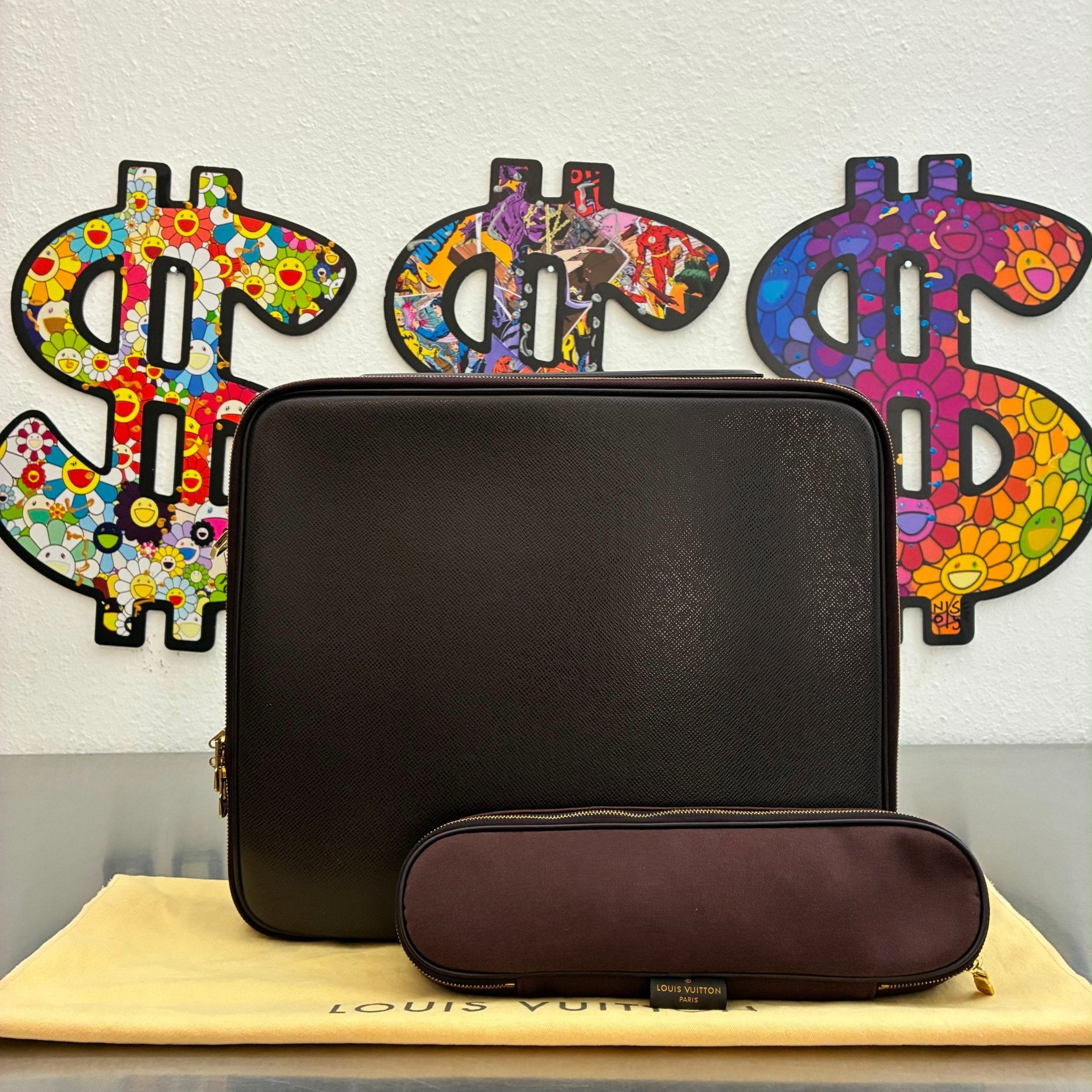 Louis Vuitton Porte Ordinateur Taiga