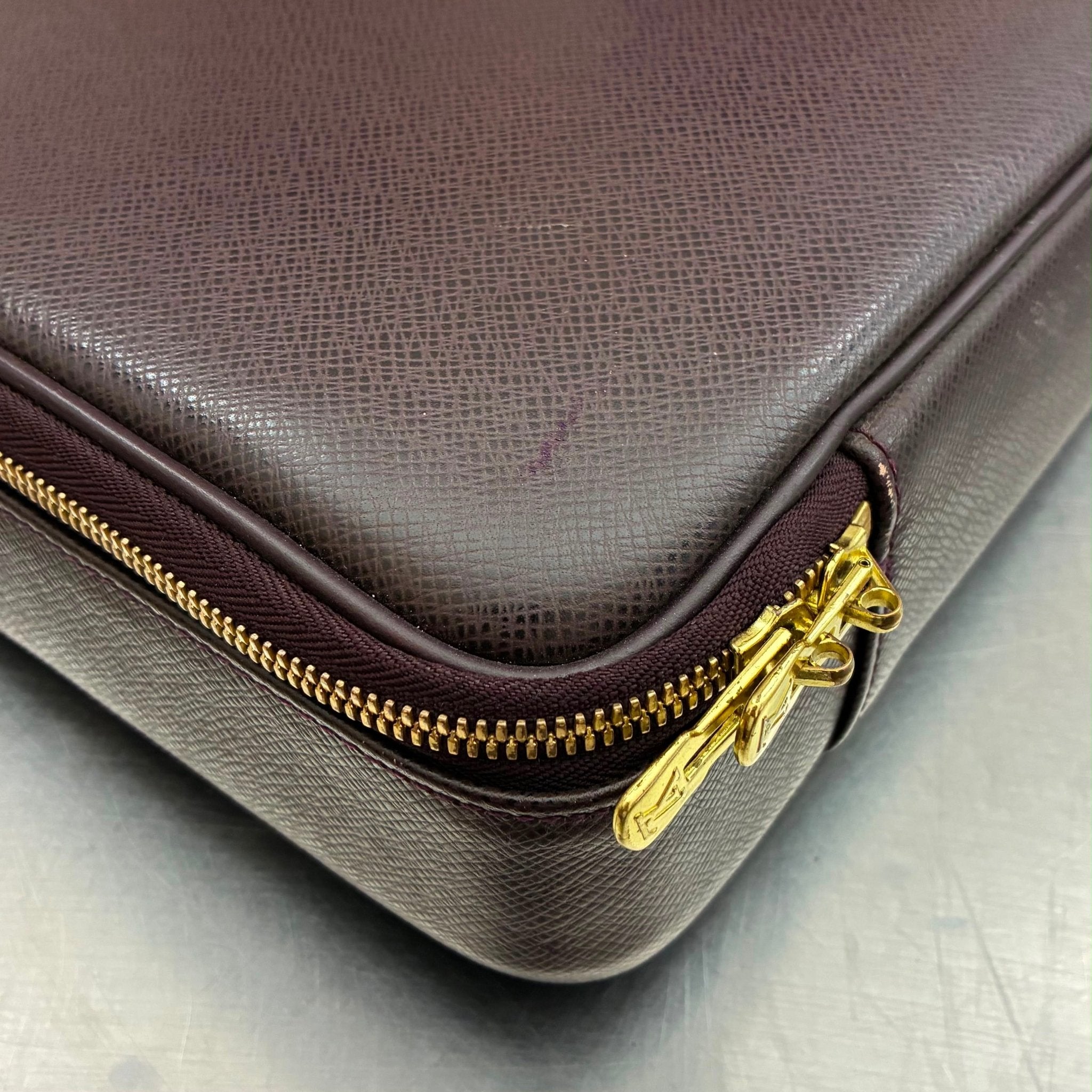 Louis Vuitton Porte Ordinateur Taiga