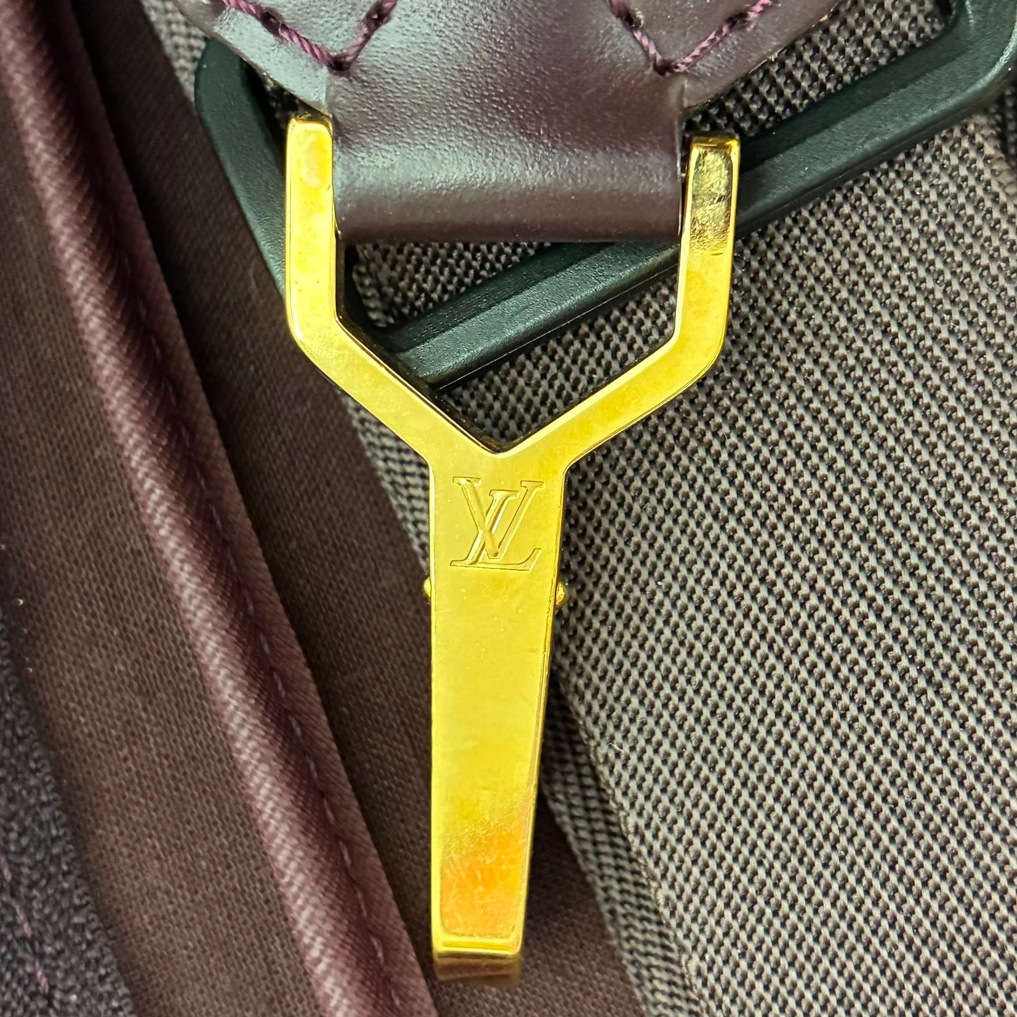 Louis Vuitton Porte Ordinateur Taiga