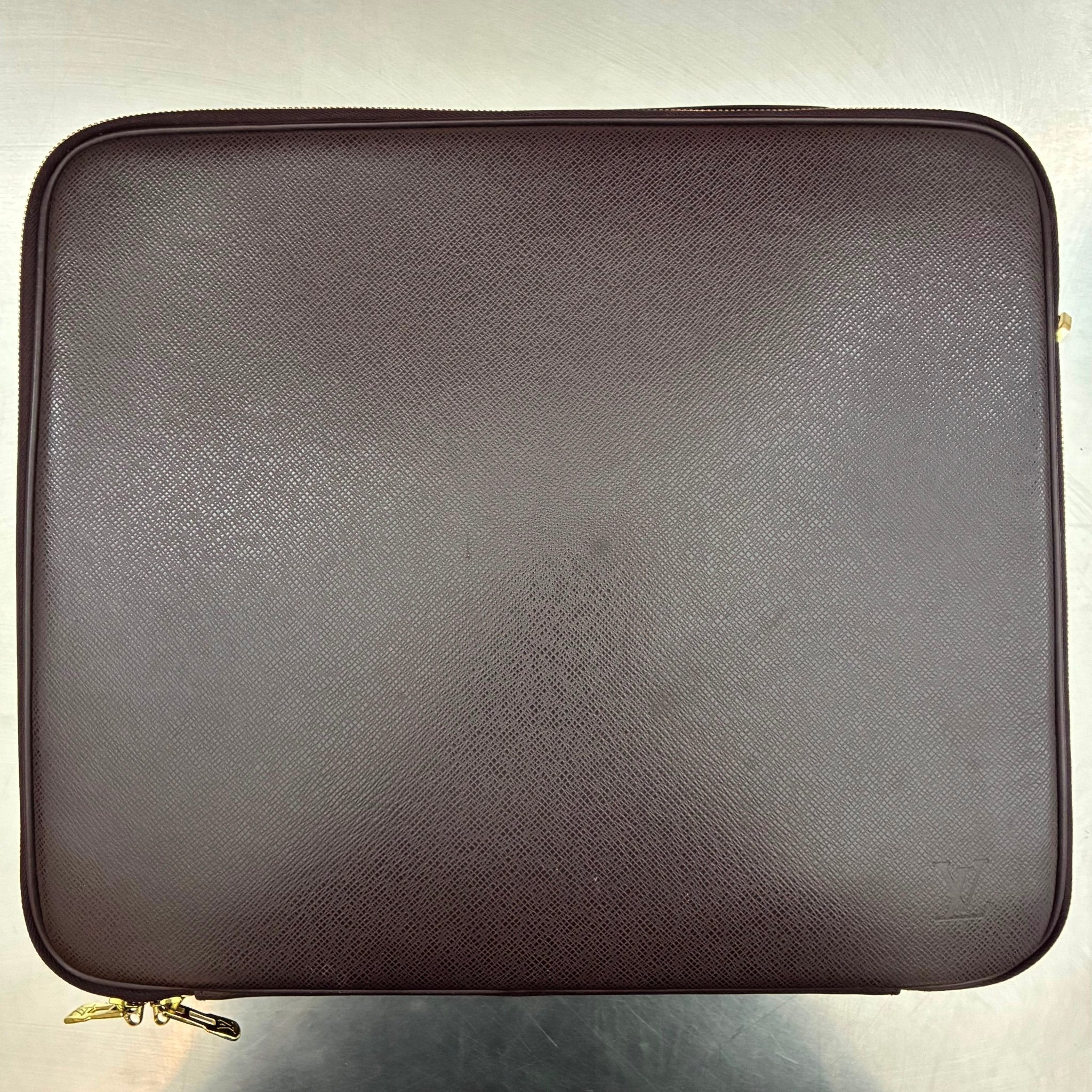 Louis Vuitton Porte Ordinateur Taiga