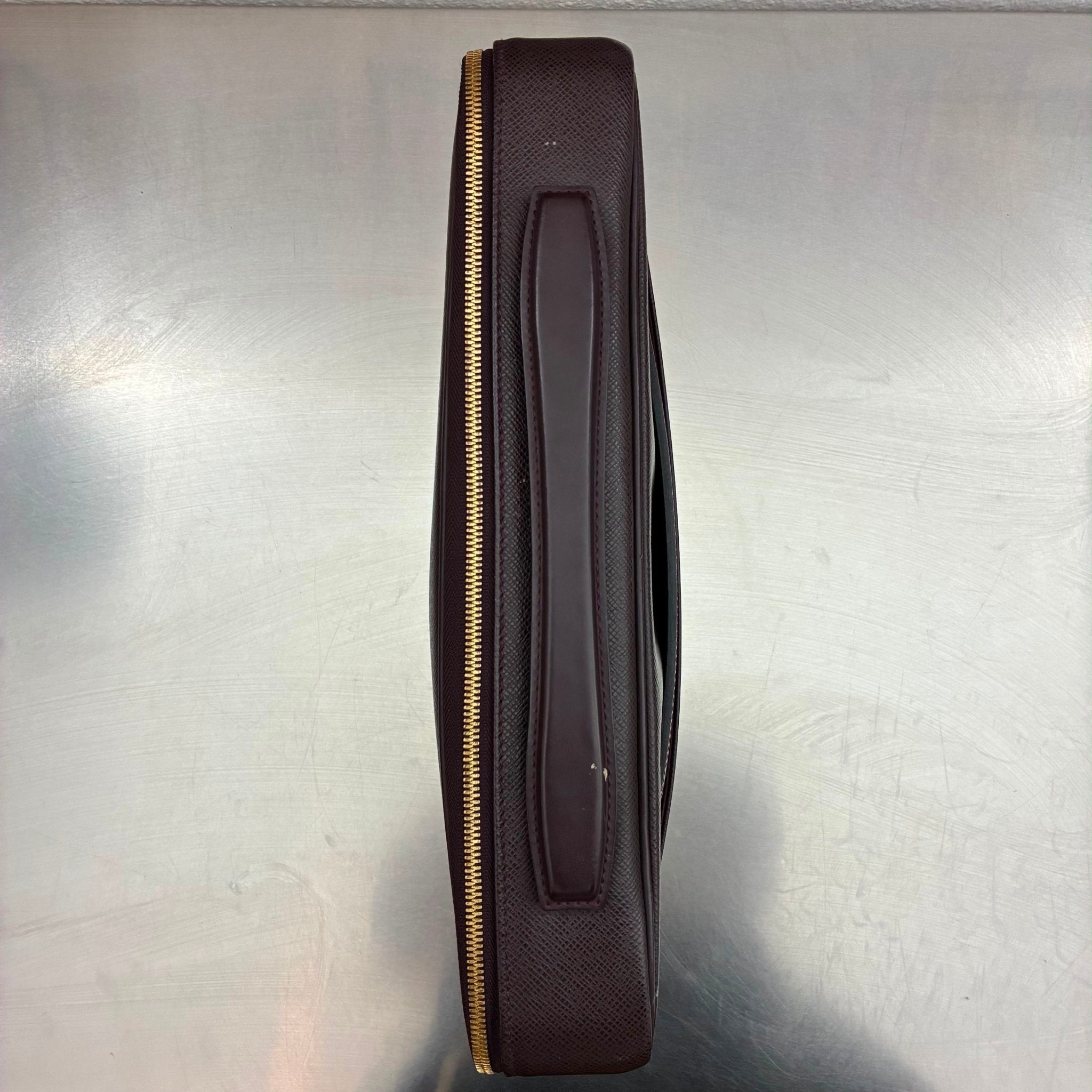 Louis Vuitton Porte Ordinateur Taiga