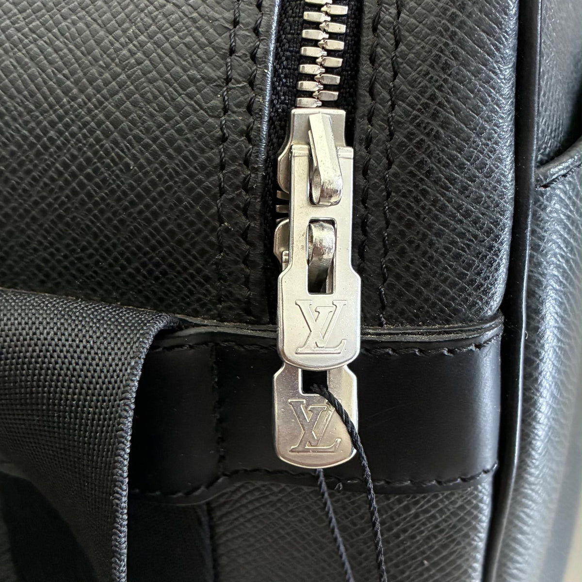 Louis Vuitton Reporter Taiga