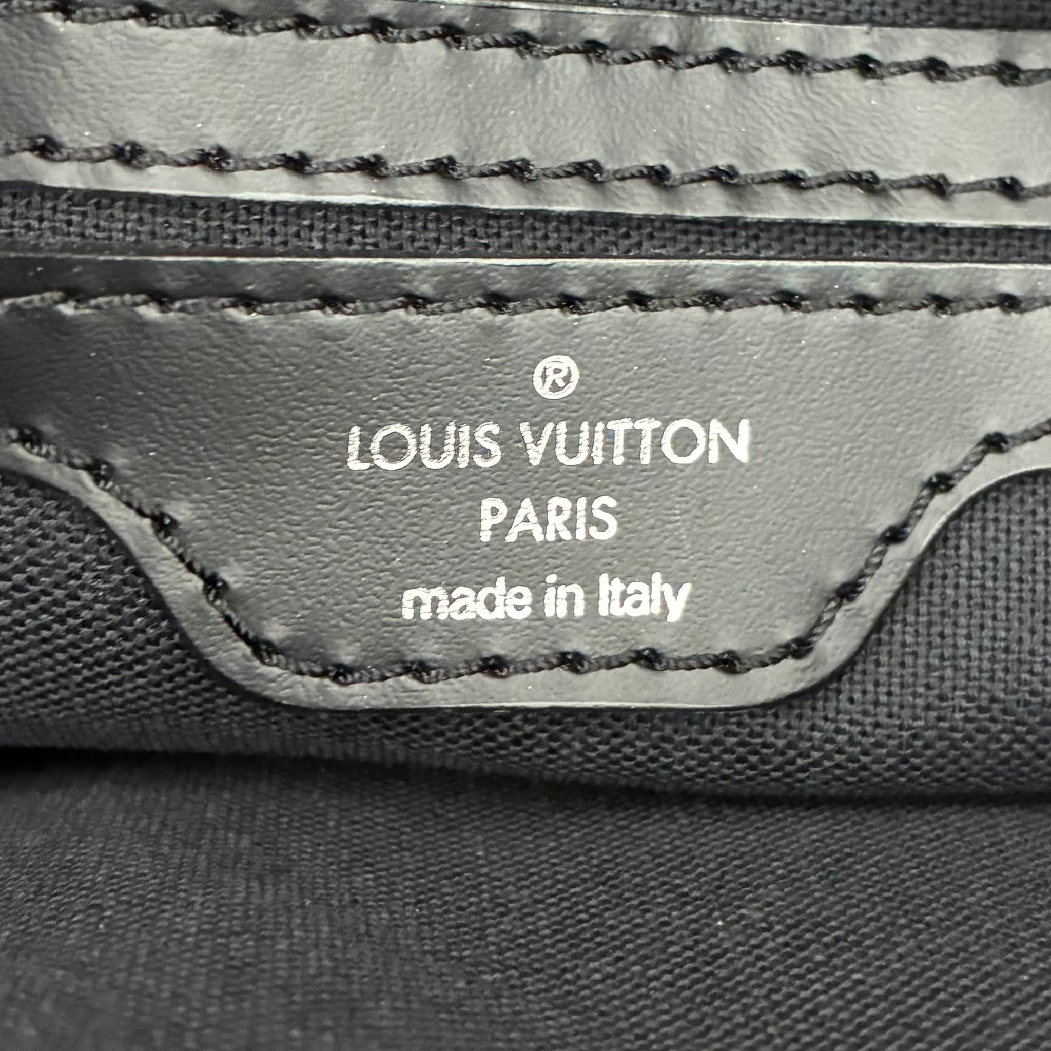 Louis Vuitton Reporter Taiga