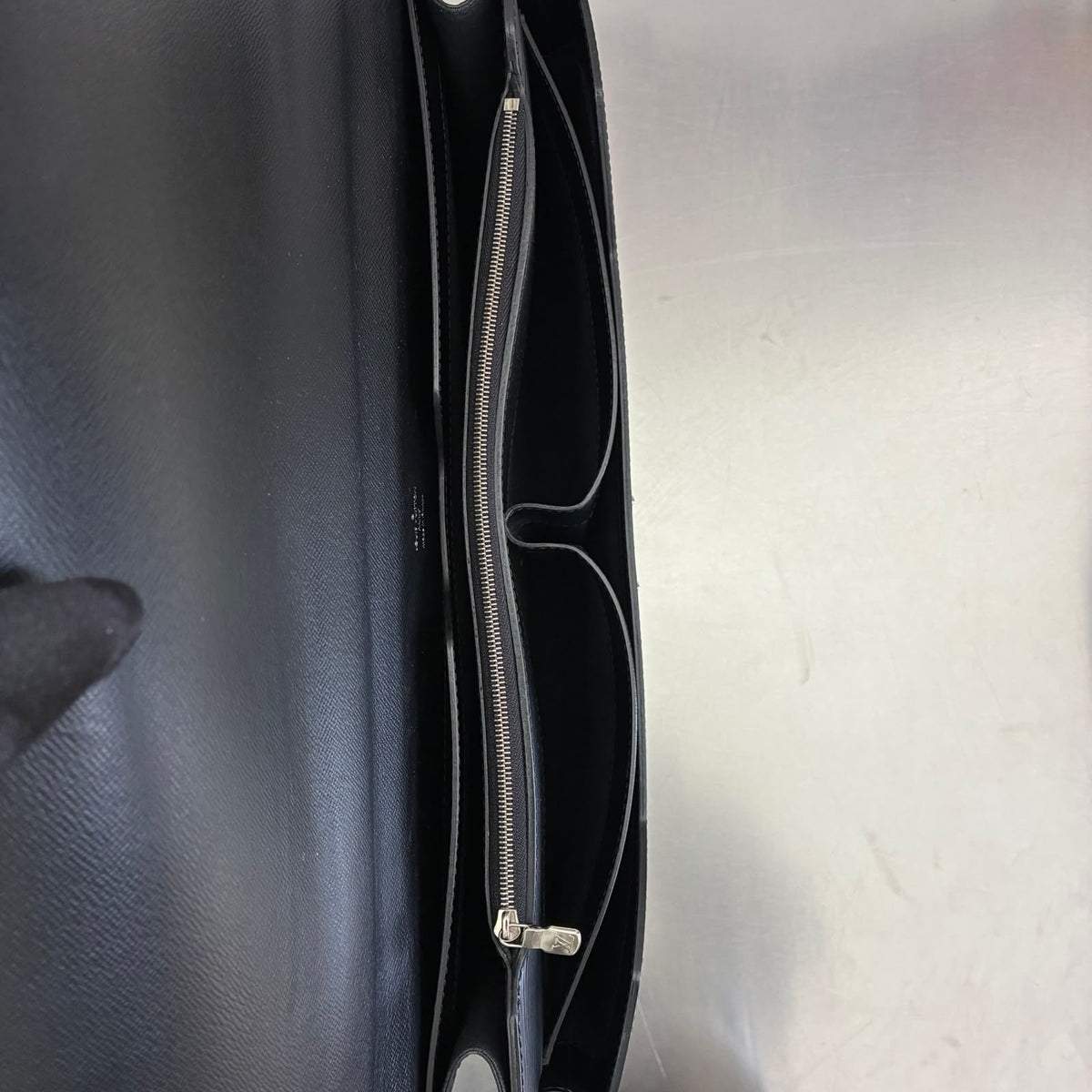 Louis Vuitton Robusto 2 Taiga
