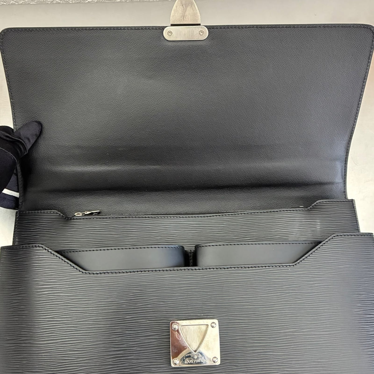 Louis Vuitton Robusto 2 Taiga