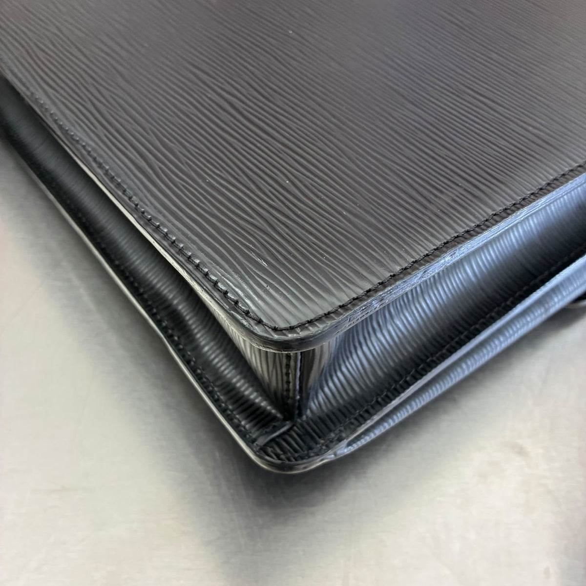 Louis Vuitton Robusto 2 Taiga