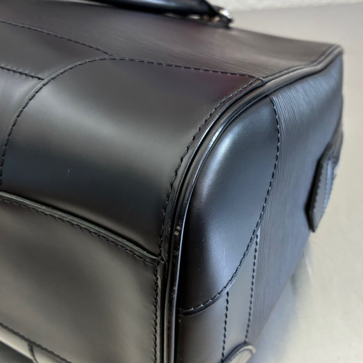 Louis Vuitton Sac de Ville Bourget Epi