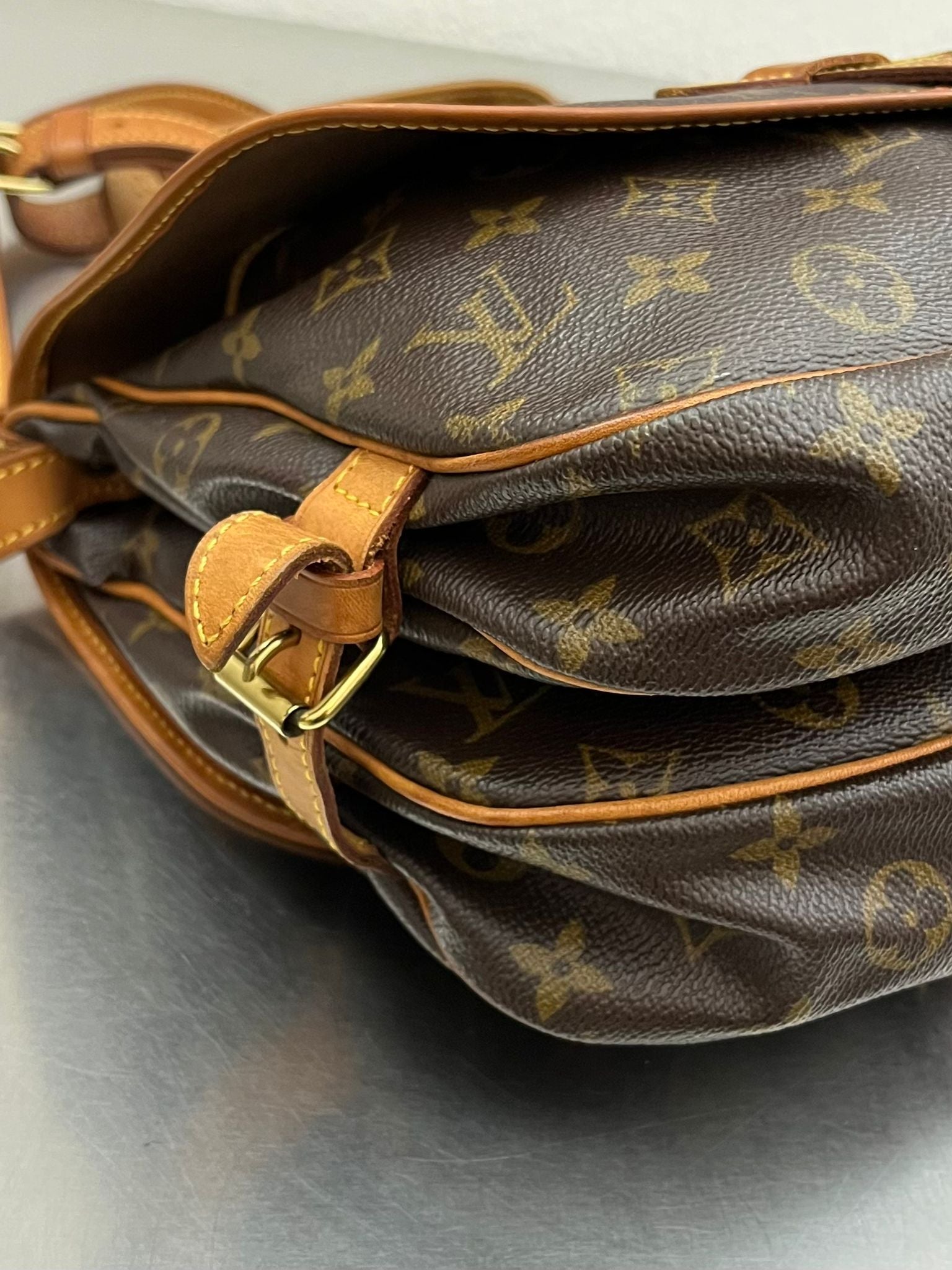 Louis Vuitton Saumur 30