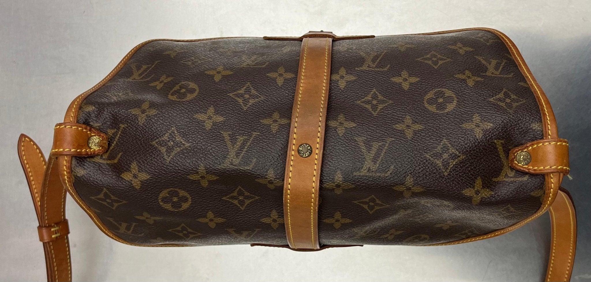 Louis Vuitton Saumur 30