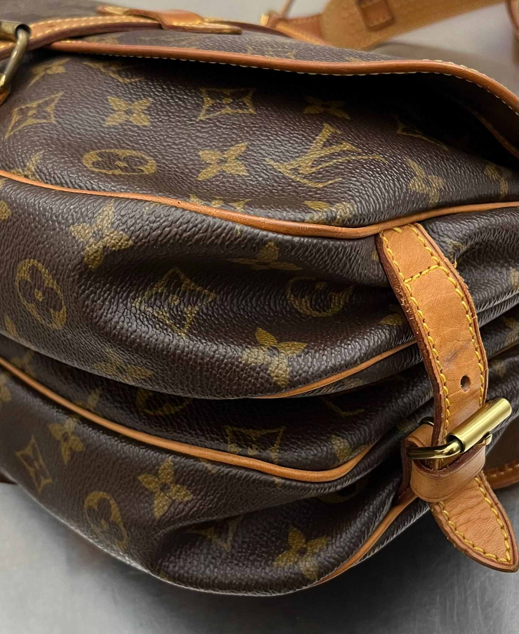 Louis Vuitton Saumur 30