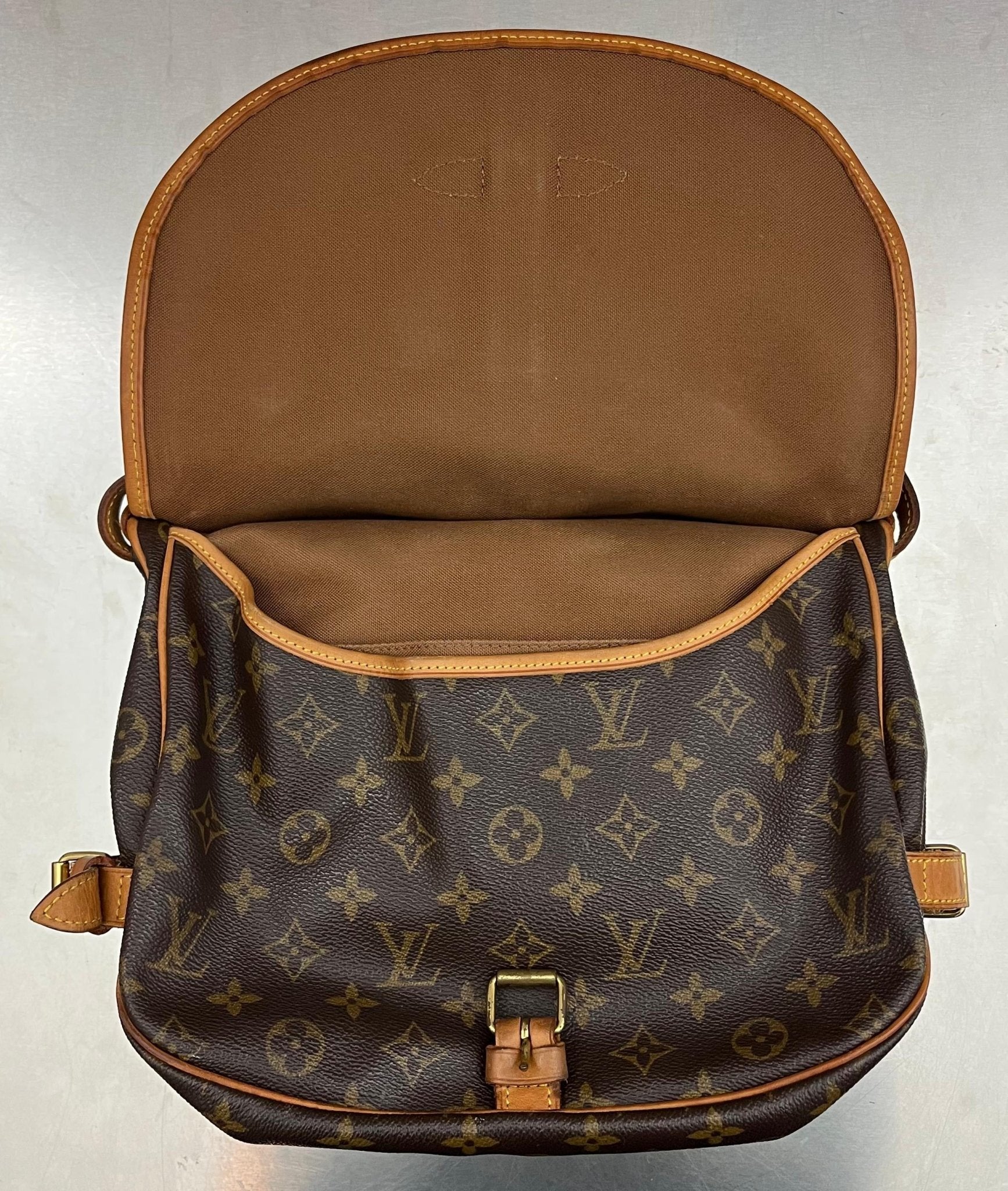 Louis Vuitton Saumur 30