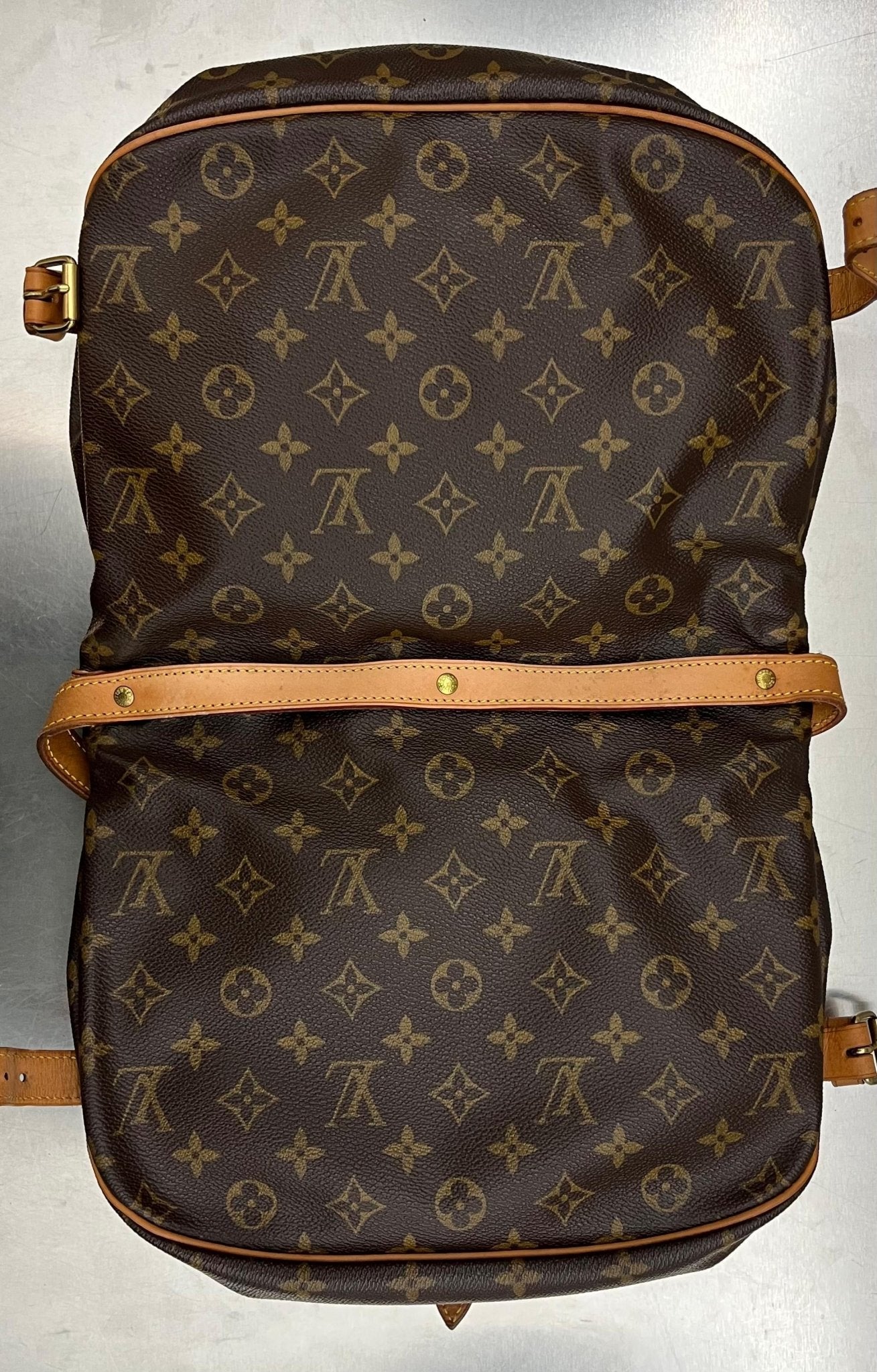 Louis Vuitton Saumur 30