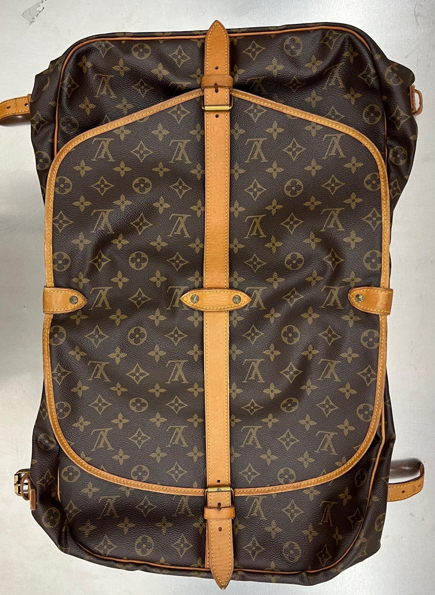 Louis Vuitton Saumur 35