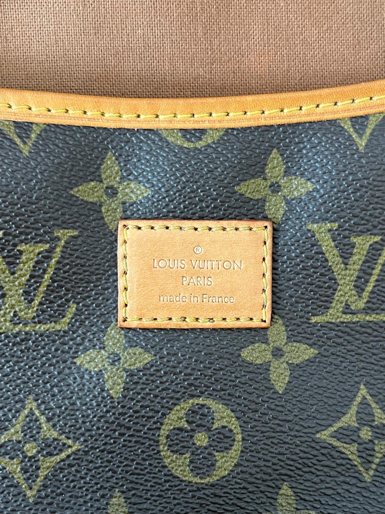 Louis Vuitton Saumur 35